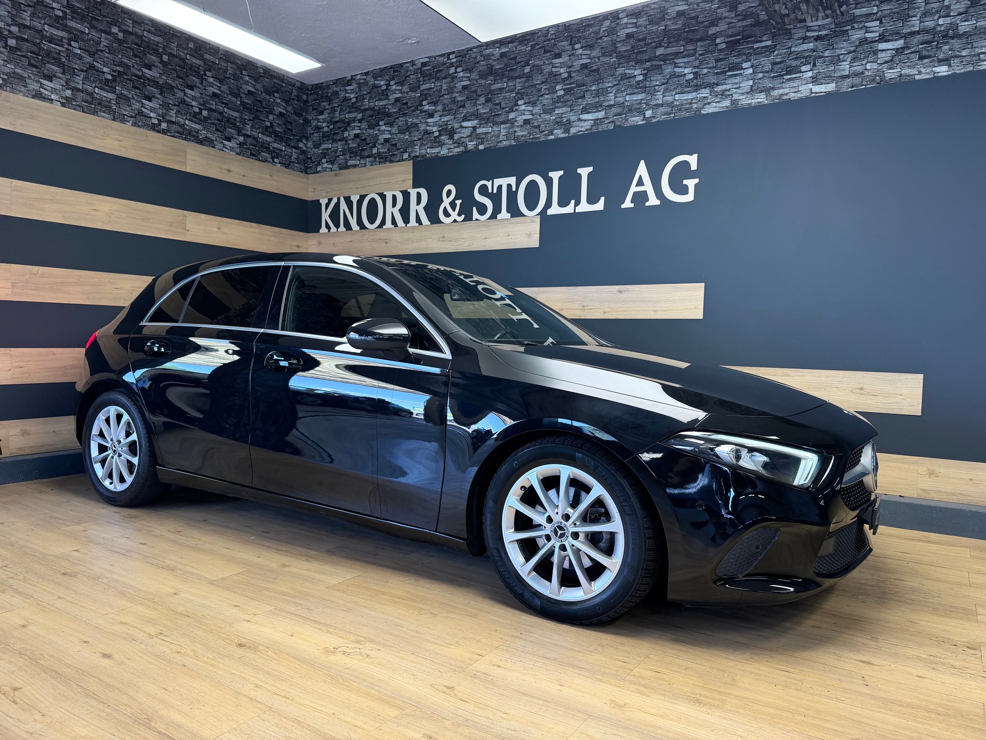 MERCEDES-BENZ A 180 Style 7G-DCT-showroom-element-2