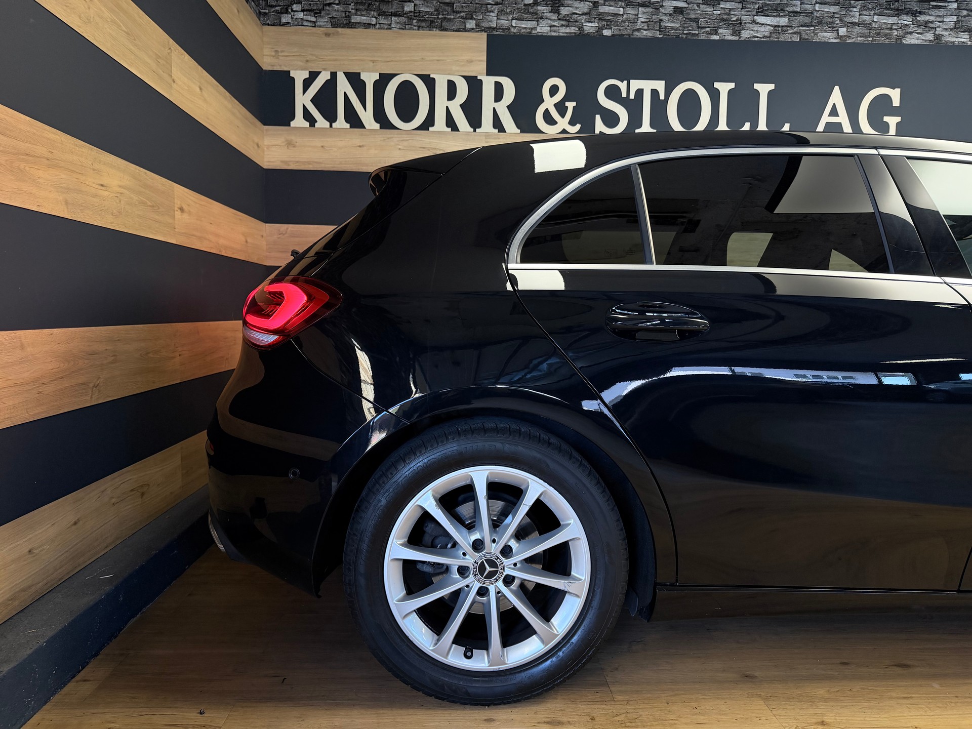 MERCEDES-BENZ A 180 Style 7G-DCT-showroom-element-3