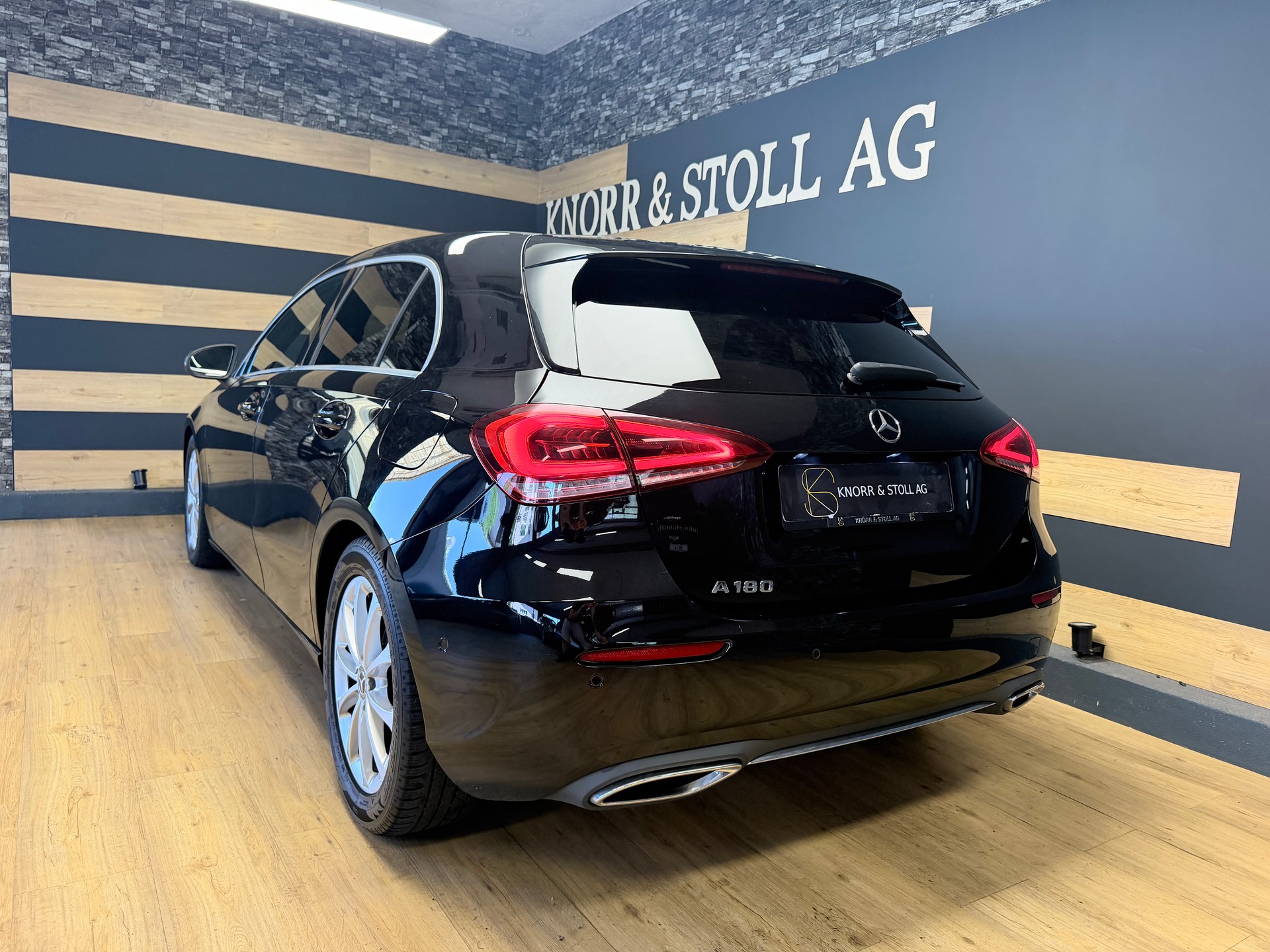 MERCEDES-BENZ A 180 Style 7G-DCT-image-5