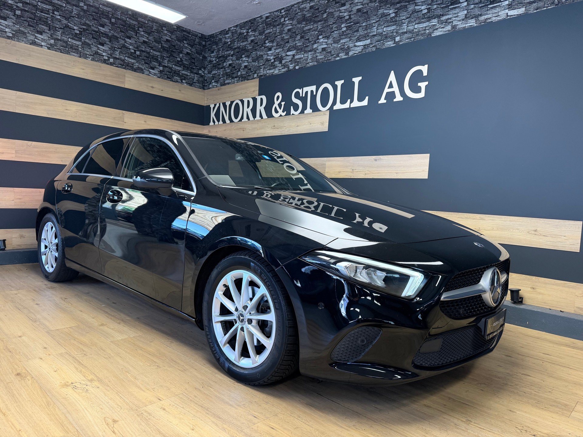 MERCEDES-BENZ A 180 Style 7G-DCT-showroom-element-1