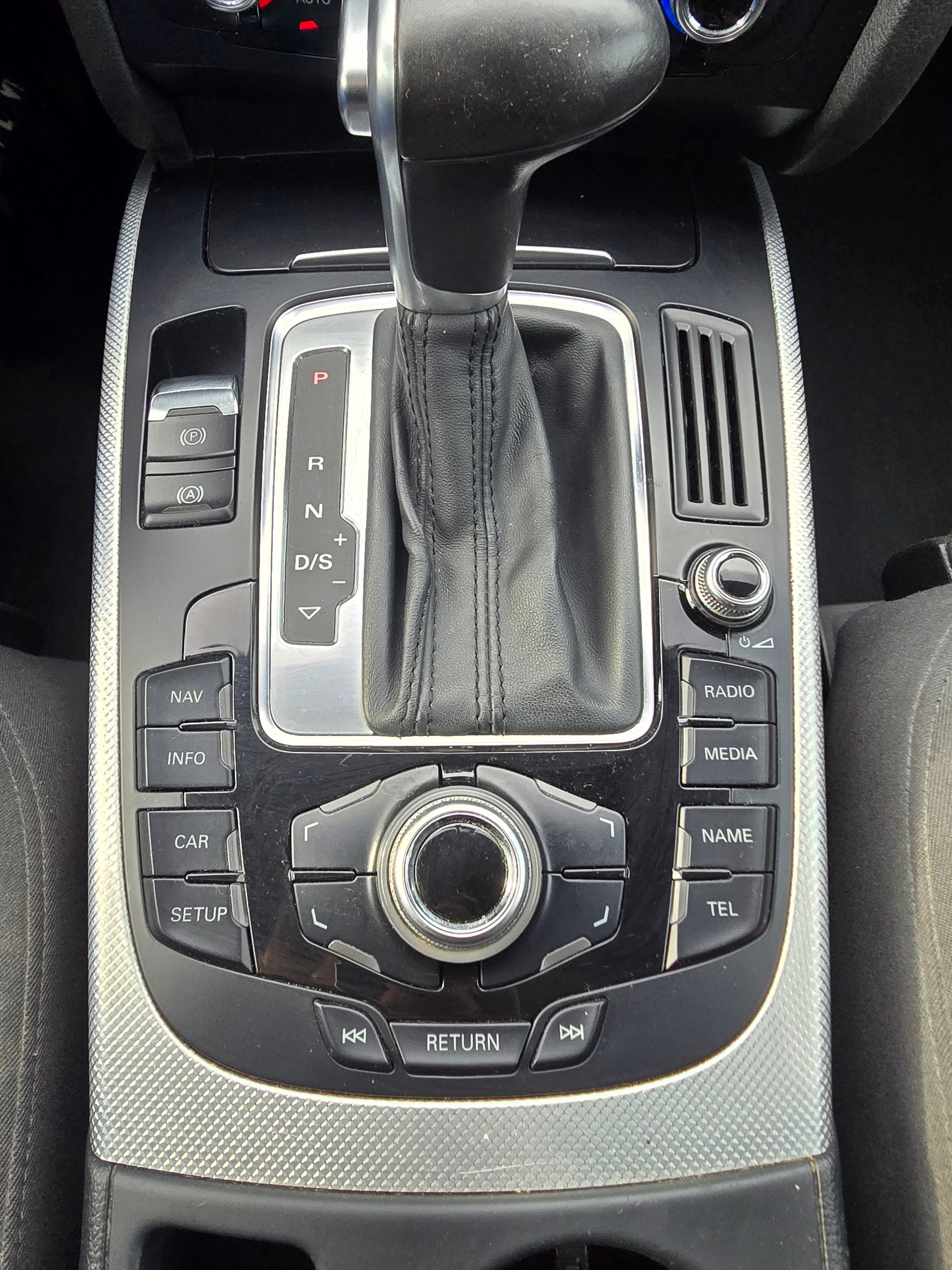 AUDI A4 Avant 2.0 TFSI quattro s-tronic-image-13