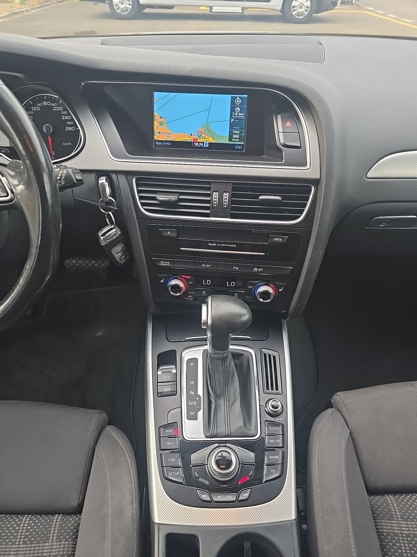 AUDI A4 Avant 2.0 TFSI quattro s-tronic-image-11