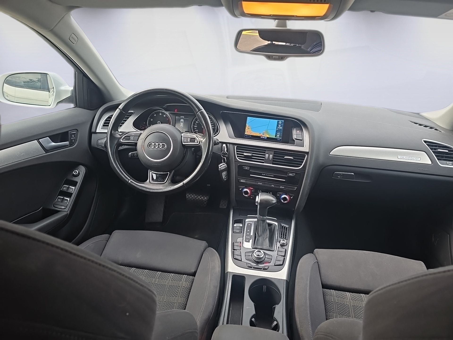 AUDI A4 Avant 2.0 TFSI quattro s-tronic-image-9