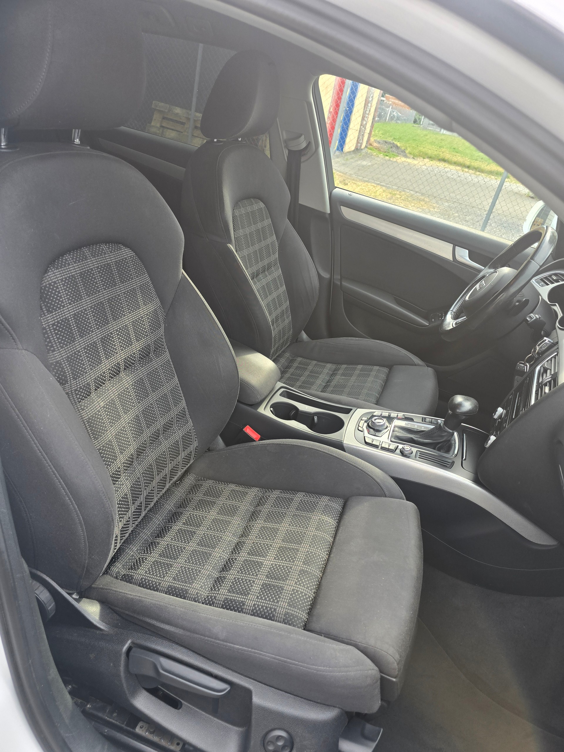 AUDI A4 Avant 2.0 TFSI quattro s-tronic-image-17