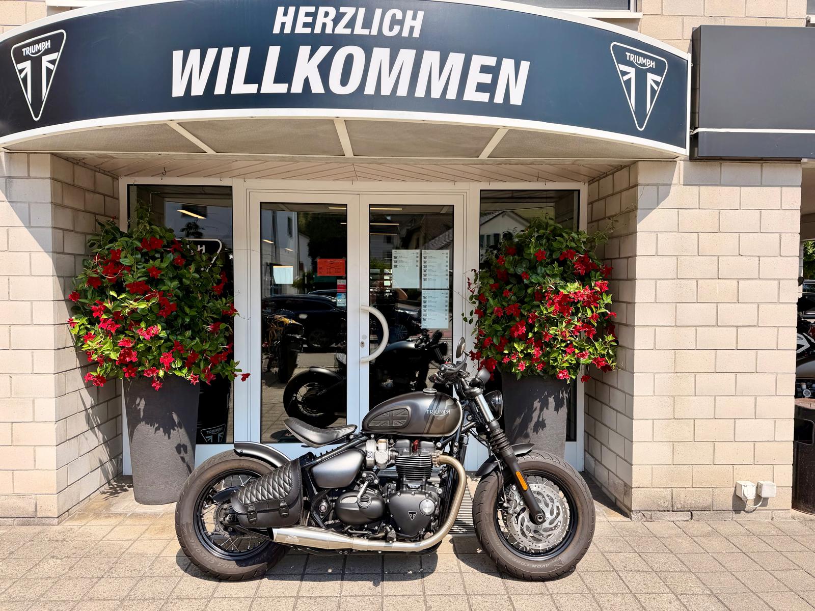 TRIUMPH Bonneville 1200 Bobber-image-0