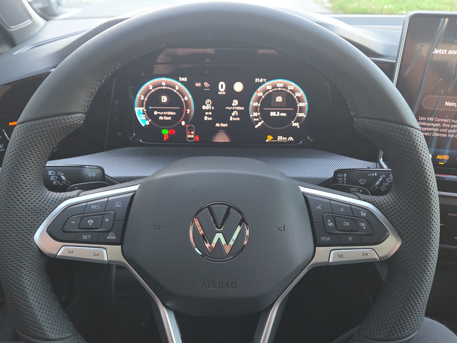VW Golf Variant 2.0 TSI R-Line DSG 4 Motion-image-9