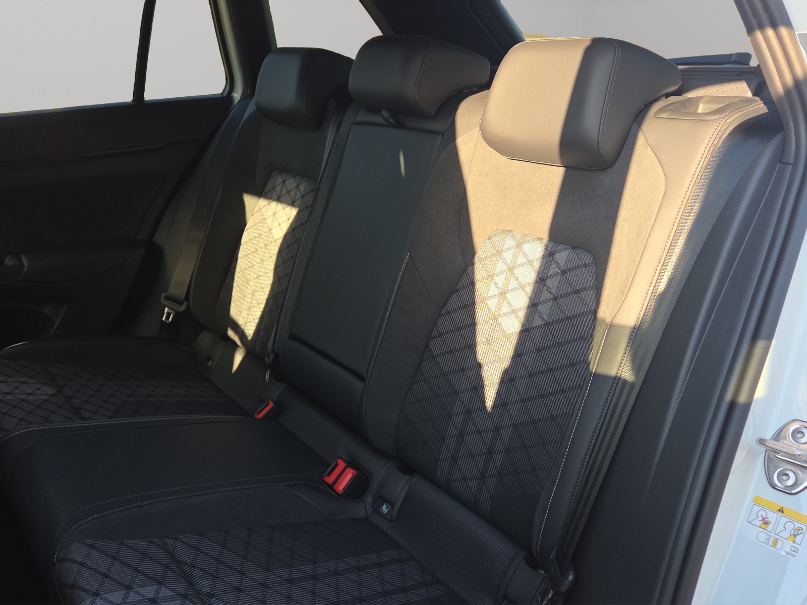 VW Golf Variant 2.0 TSI R-Line DSG 4 Motion-image-8