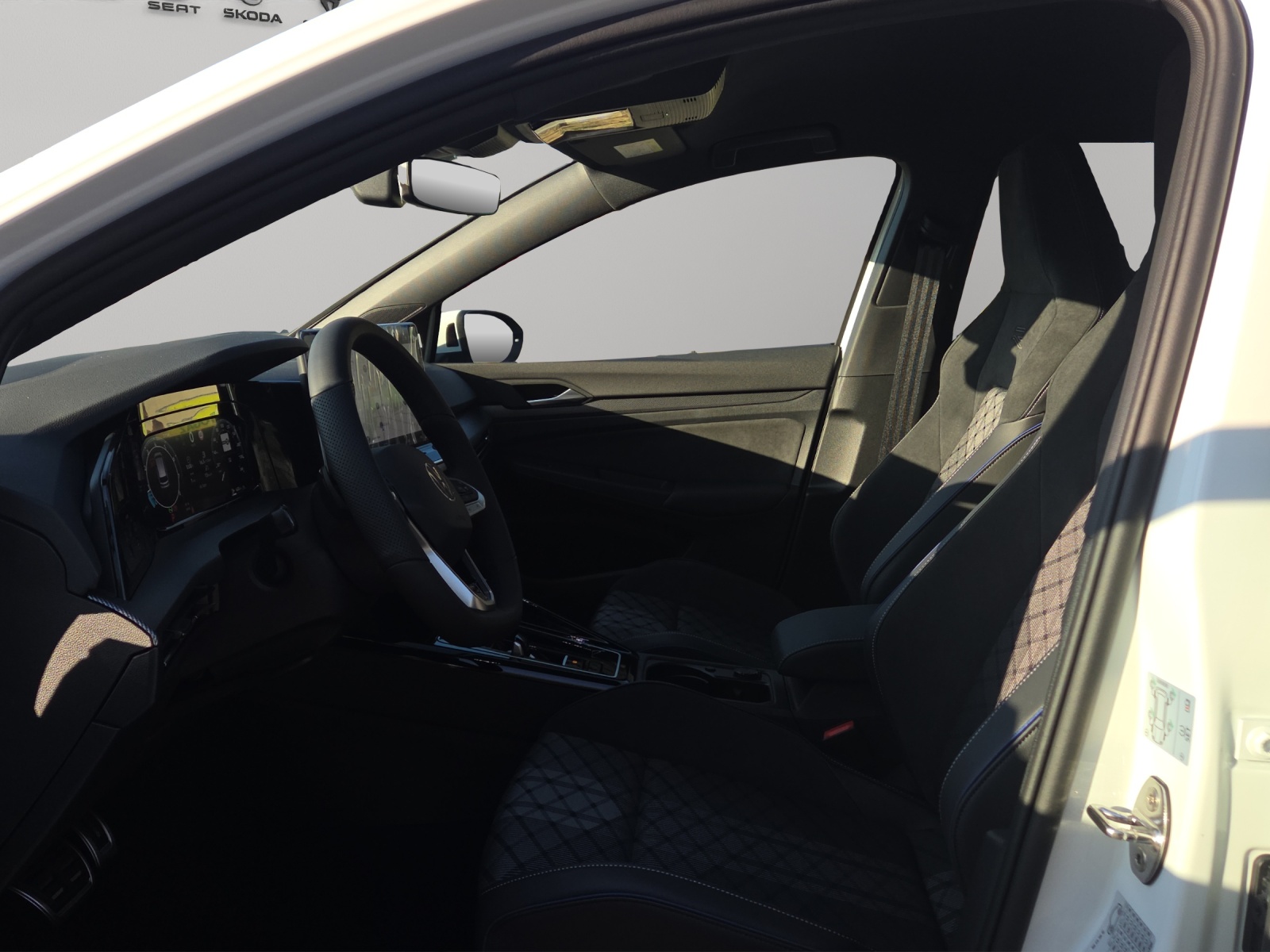 VW Golf Variant 2.0 TSI R-Line DSG 4 Motion-image-5