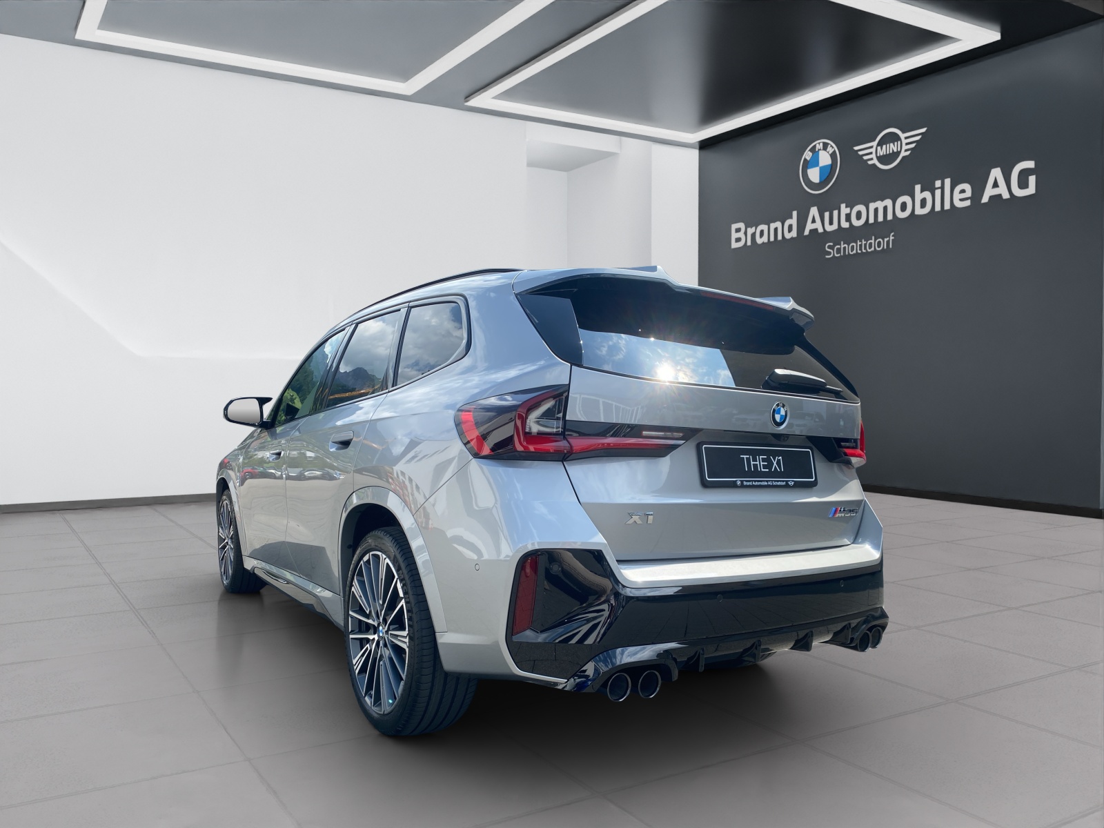 BMW X1 M35i-showroom-element-2