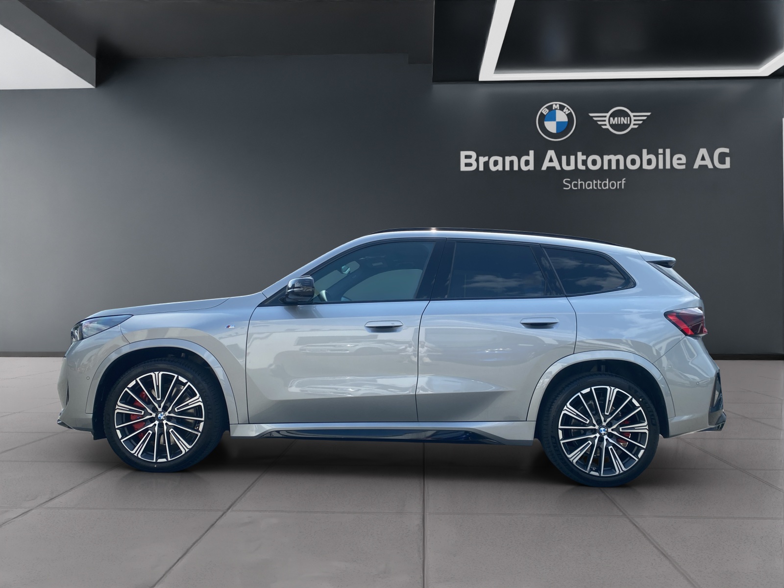 BMW X1 M35i-showroom-element-1