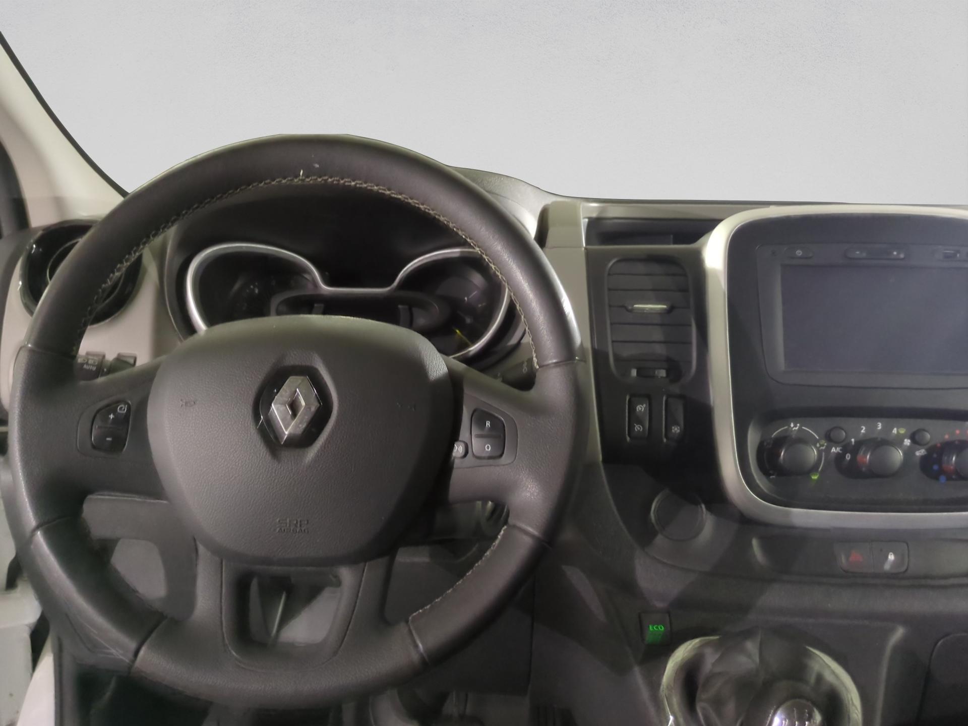 RENAULT Trafic ENERGY dCi 145 Passenger T-Space-image-13