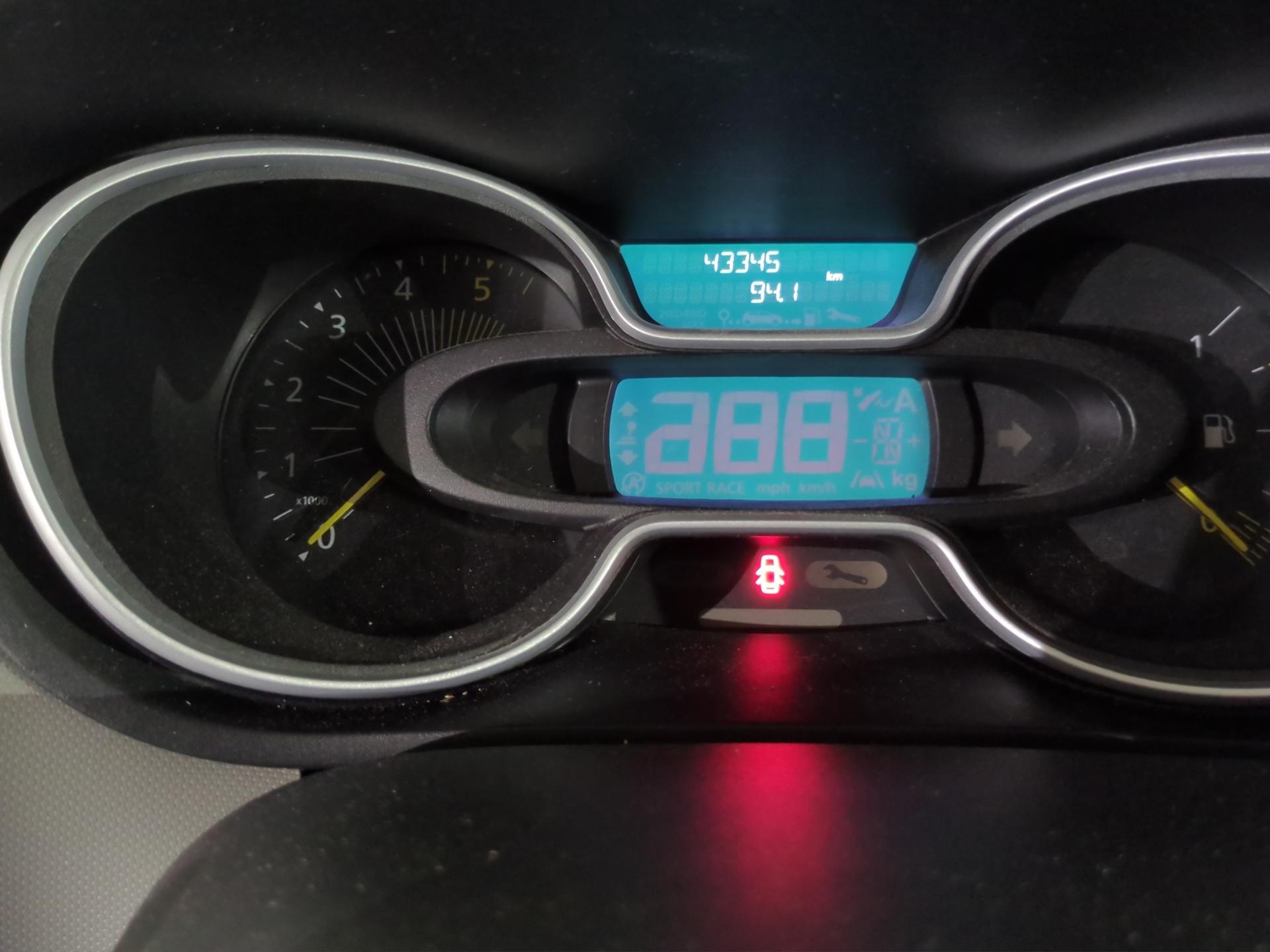 RENAULT Trafic ENERGY dCi 145 Passenger T-Space-image-10