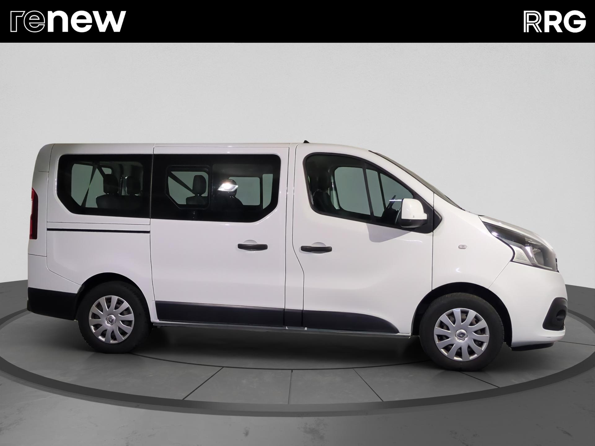 RENAULT Trafic ENERGY dCi 145 Passenger T-Space-showroom-element-1
