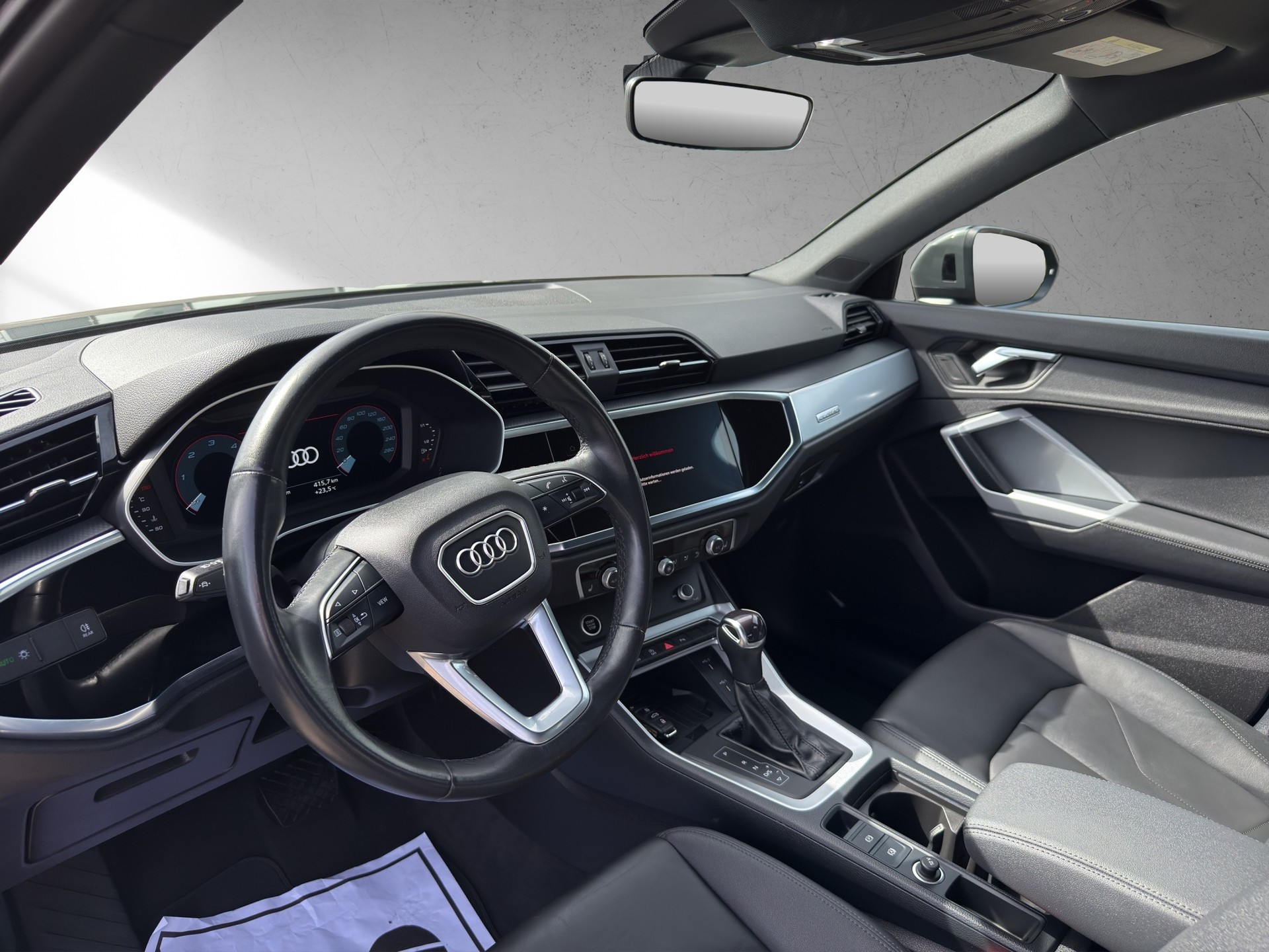 AUDI Q3 35 TDI advanced quattro S-tronic-image-5