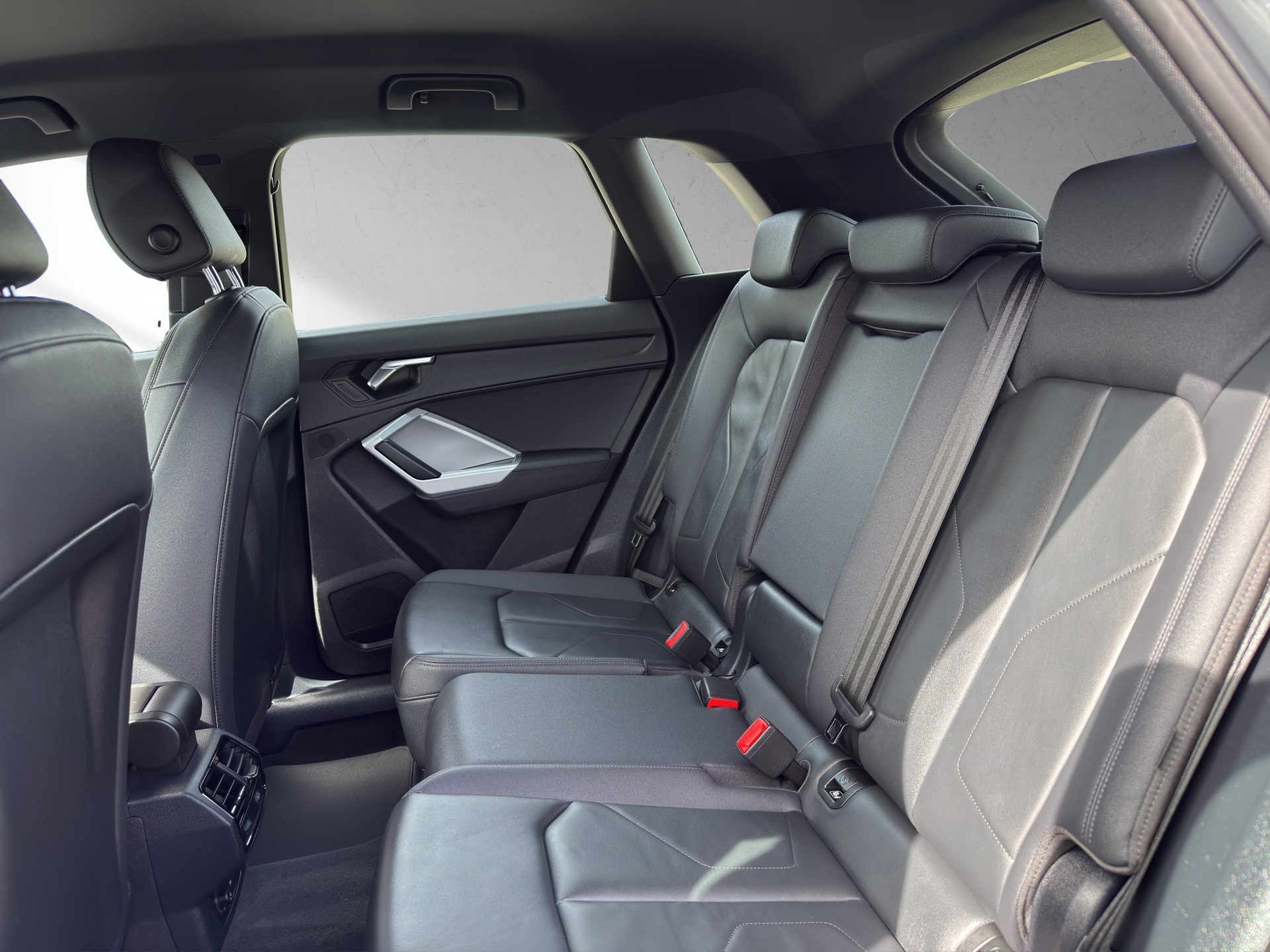AUDI Q3 35 TDI advanced quattro S-tronic-image-10