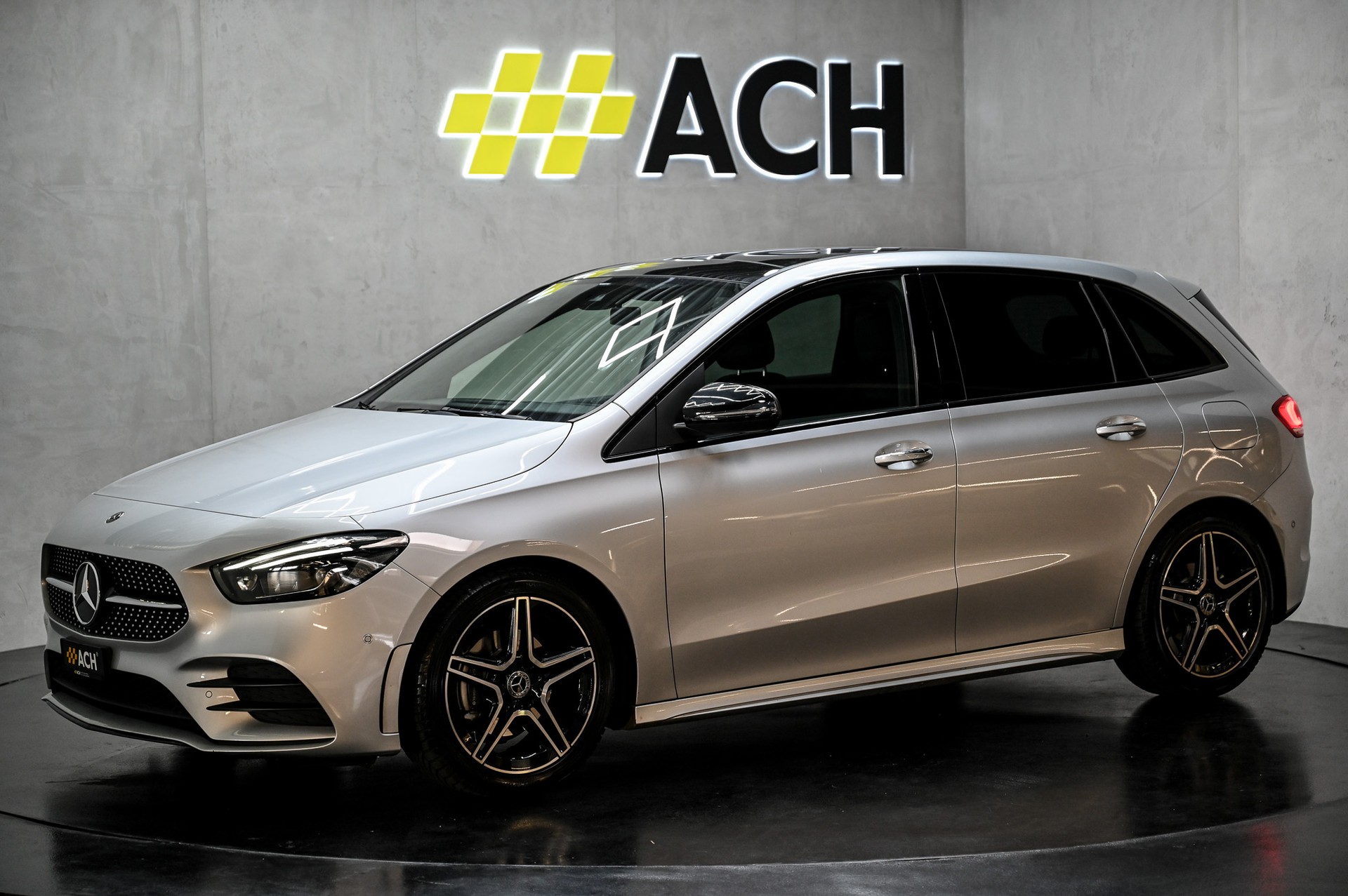 MERCEDES-BENZ B 180 AMG Line-showroom-element-3