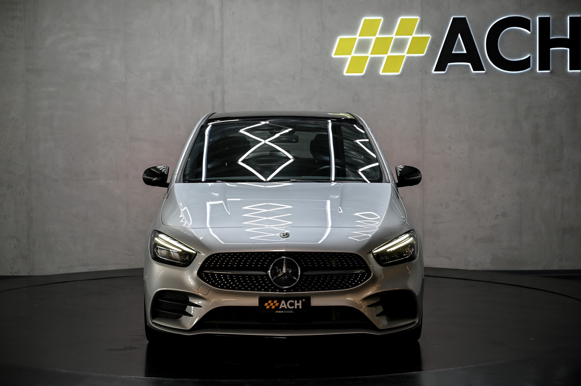 MERCEDES-BENZ B 180 AMG Line-showroom-element-1