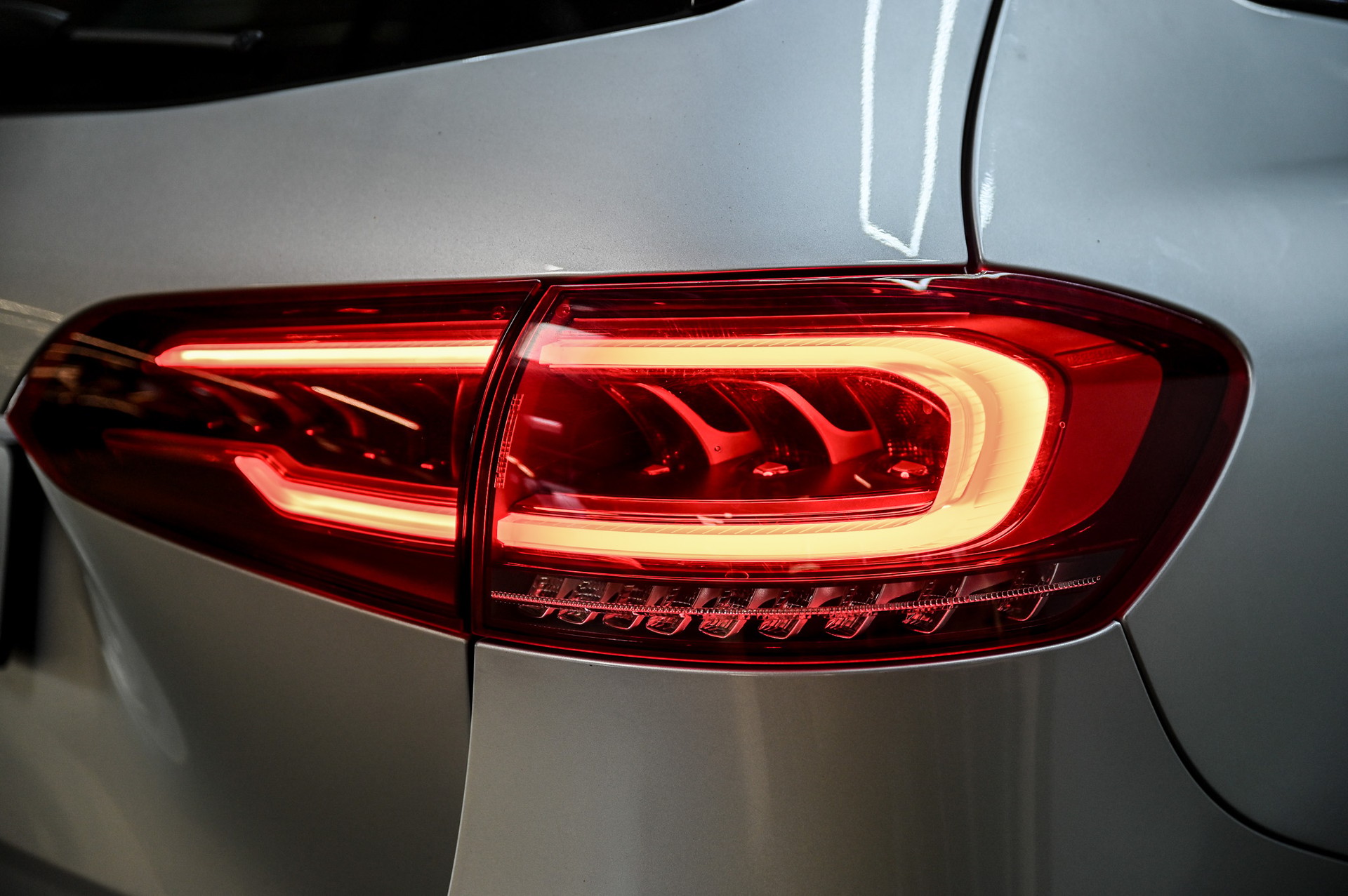 MERCEDES-BENZ B 180 AMG Line-image-18