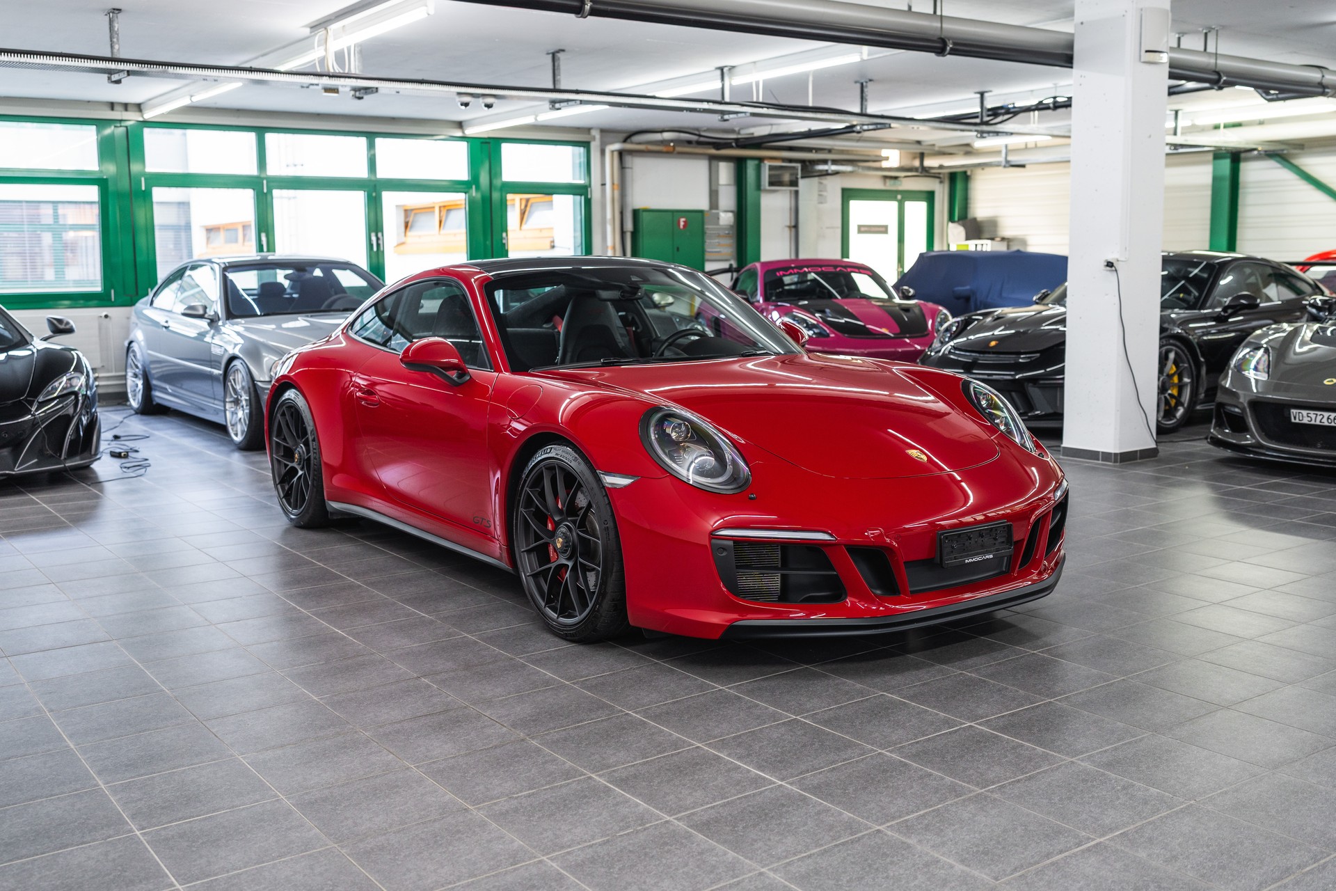 PORSCHE 911 Carrera 4 GTS PDK-showroom-element-2