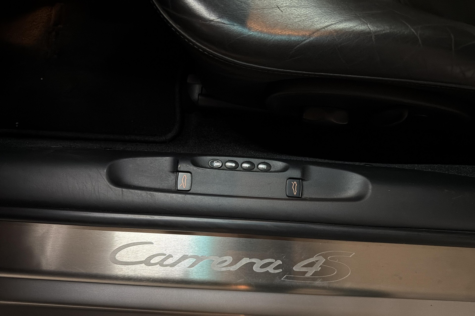 PORSCHE 911 Carrera 4 S-image-18
