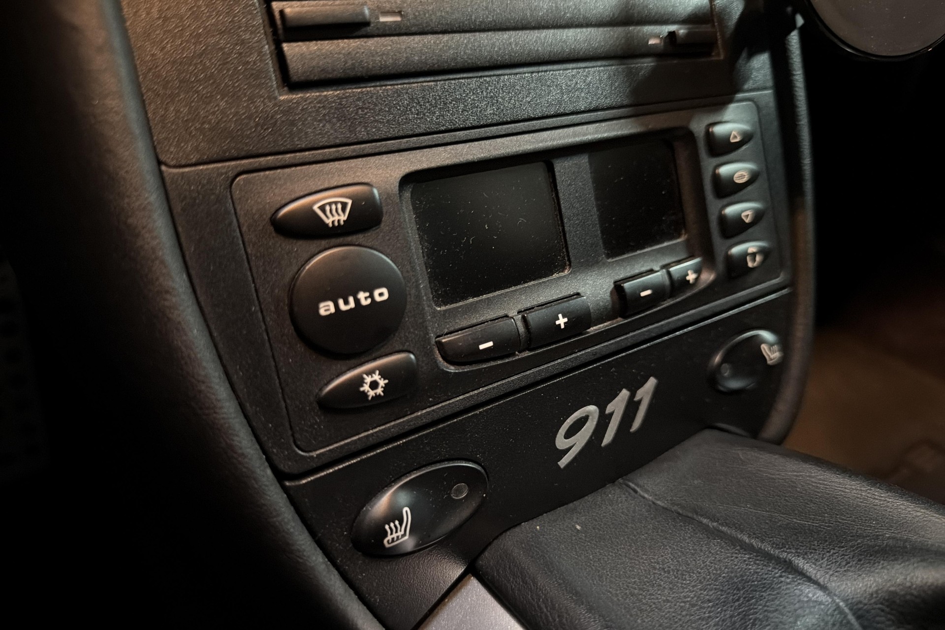 PORSCHE 911 Carrera 4 S-image-12