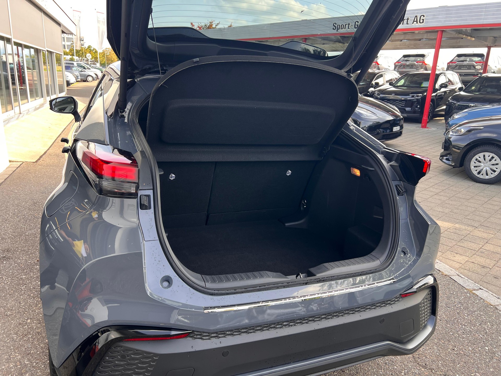 TOYOTA C-HR 2.0 HEV Style 4x4-image-6