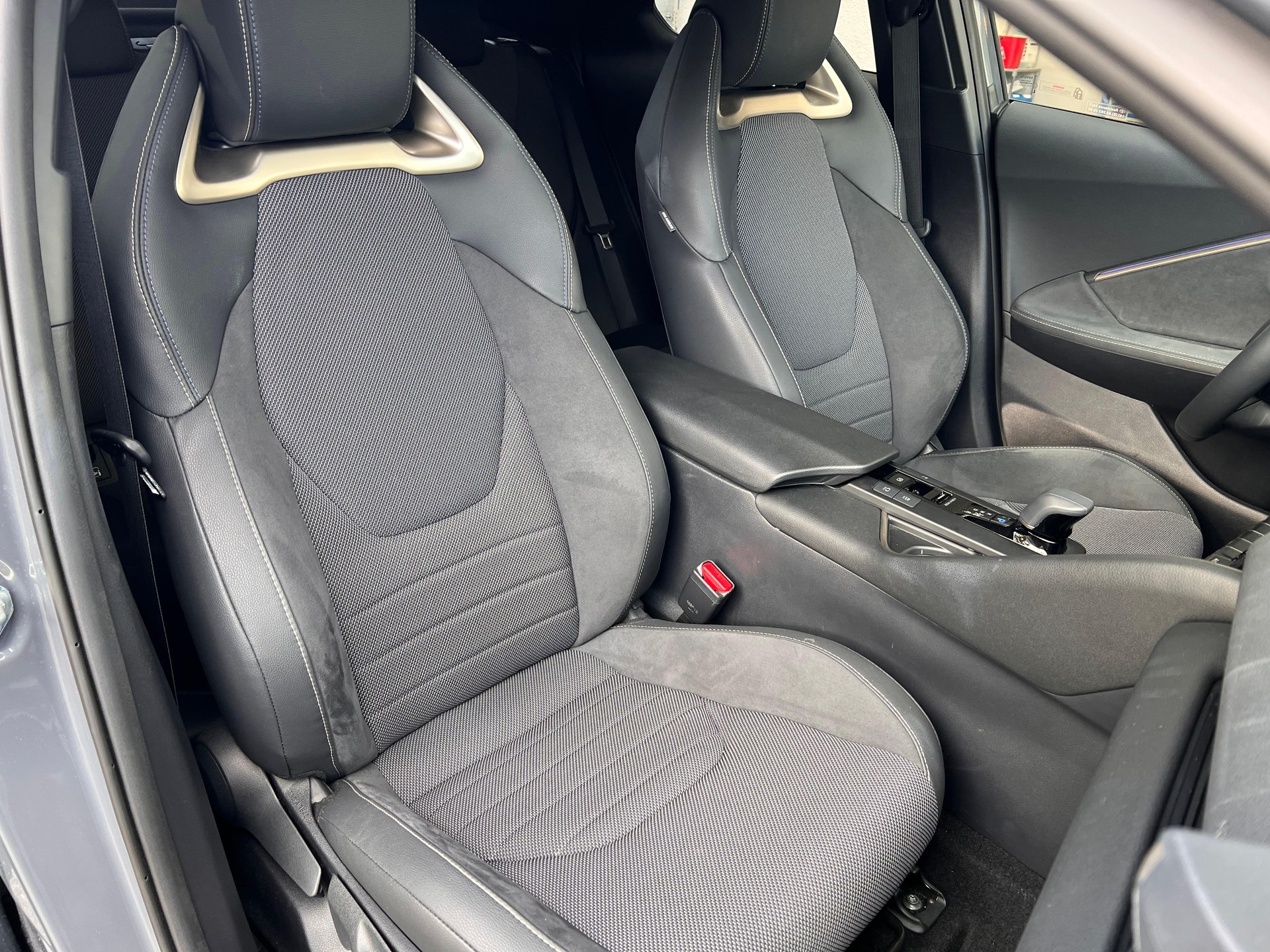 TOYOTA C-HR 2.0 HEV Style 4x4-image-13