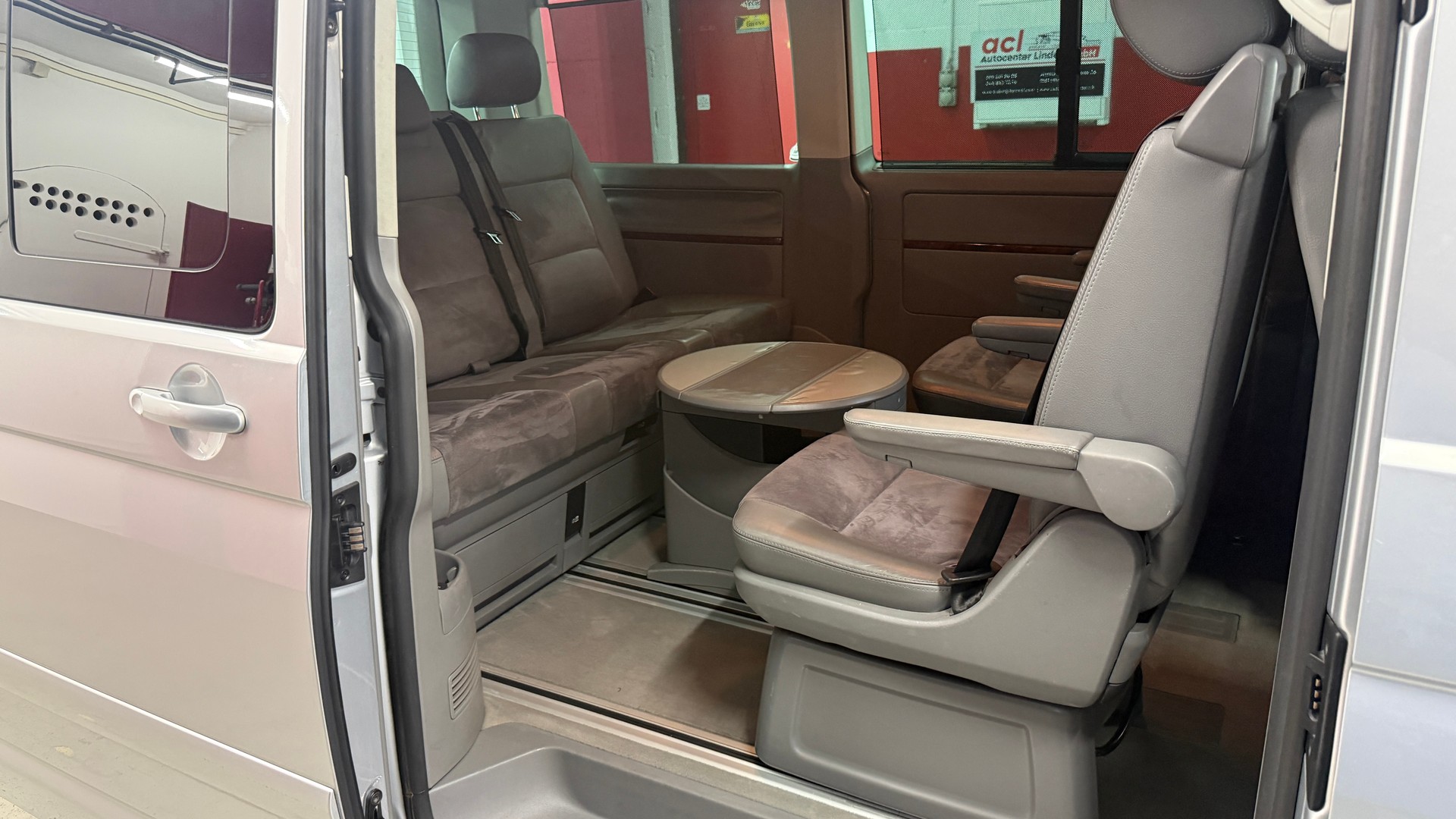VW T5 Multivan Highline 2.5 TDI, 7 Plätze frisch ab MFK und Service mit Hagelschaden, 8 fach berädert, Servicegepflegt**-image-8