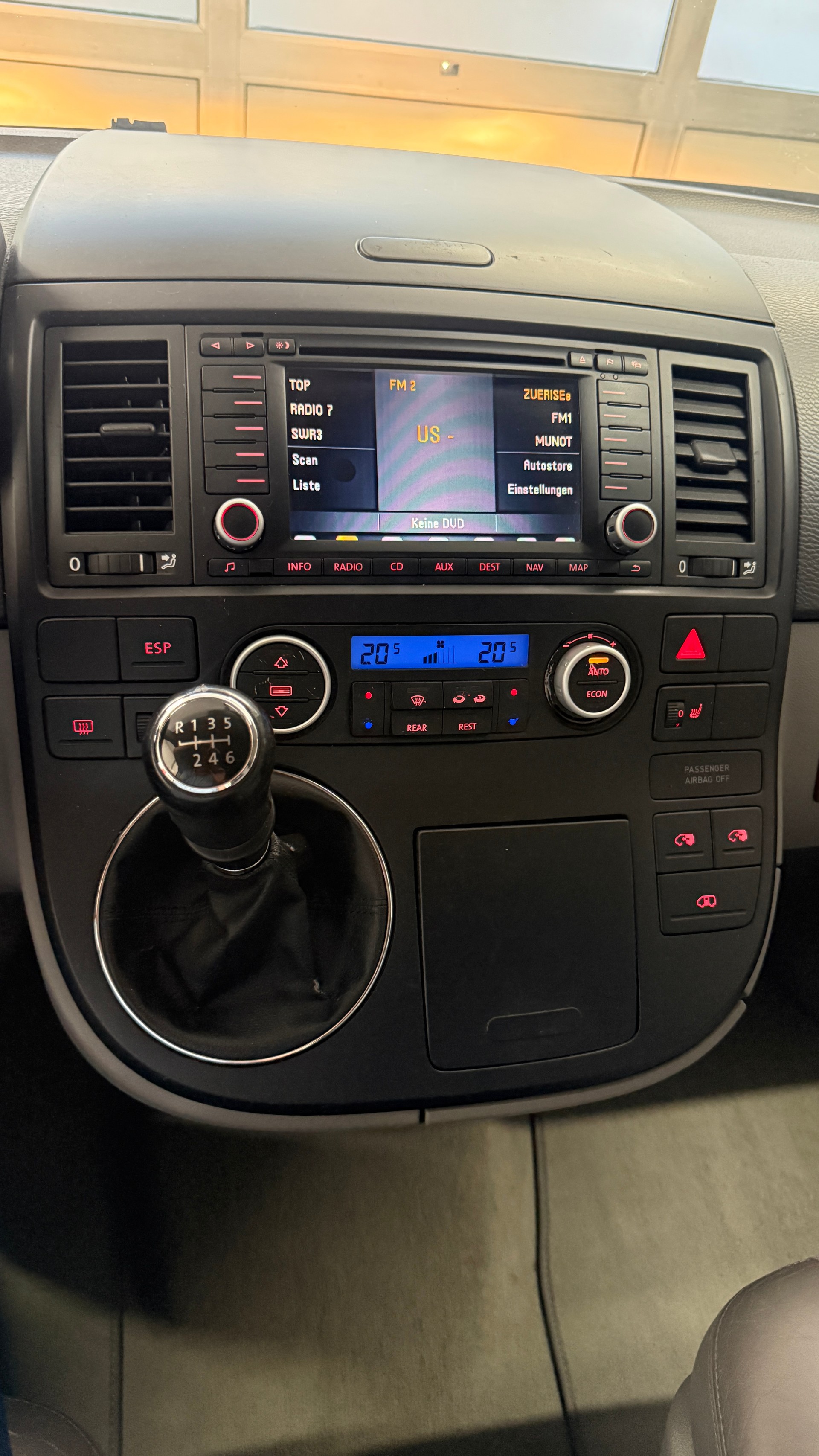 VW T5 Multivan Highline 2.5 TDI, 7 Plätze frisch ab MFK und Service mit Hagelschaden, 8 fach berädert, Servicegepflegt**-image-26