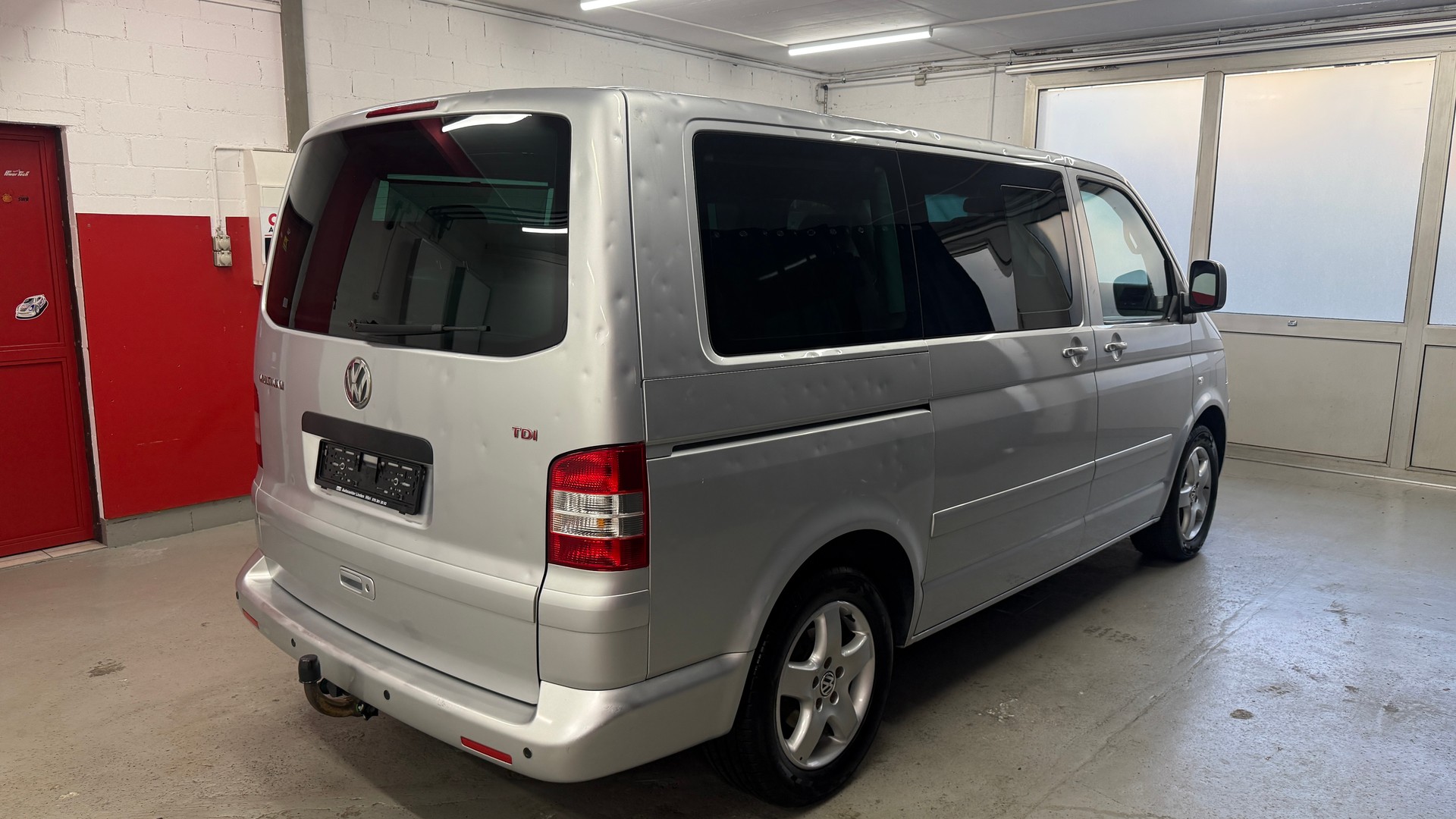 VW T5 Multivan Highline 2.5 TDI, 7 Plätze frisch ab MFK und Service mit Hagelschaden, 8 fach berädert, Servicegepflegt**-image-6