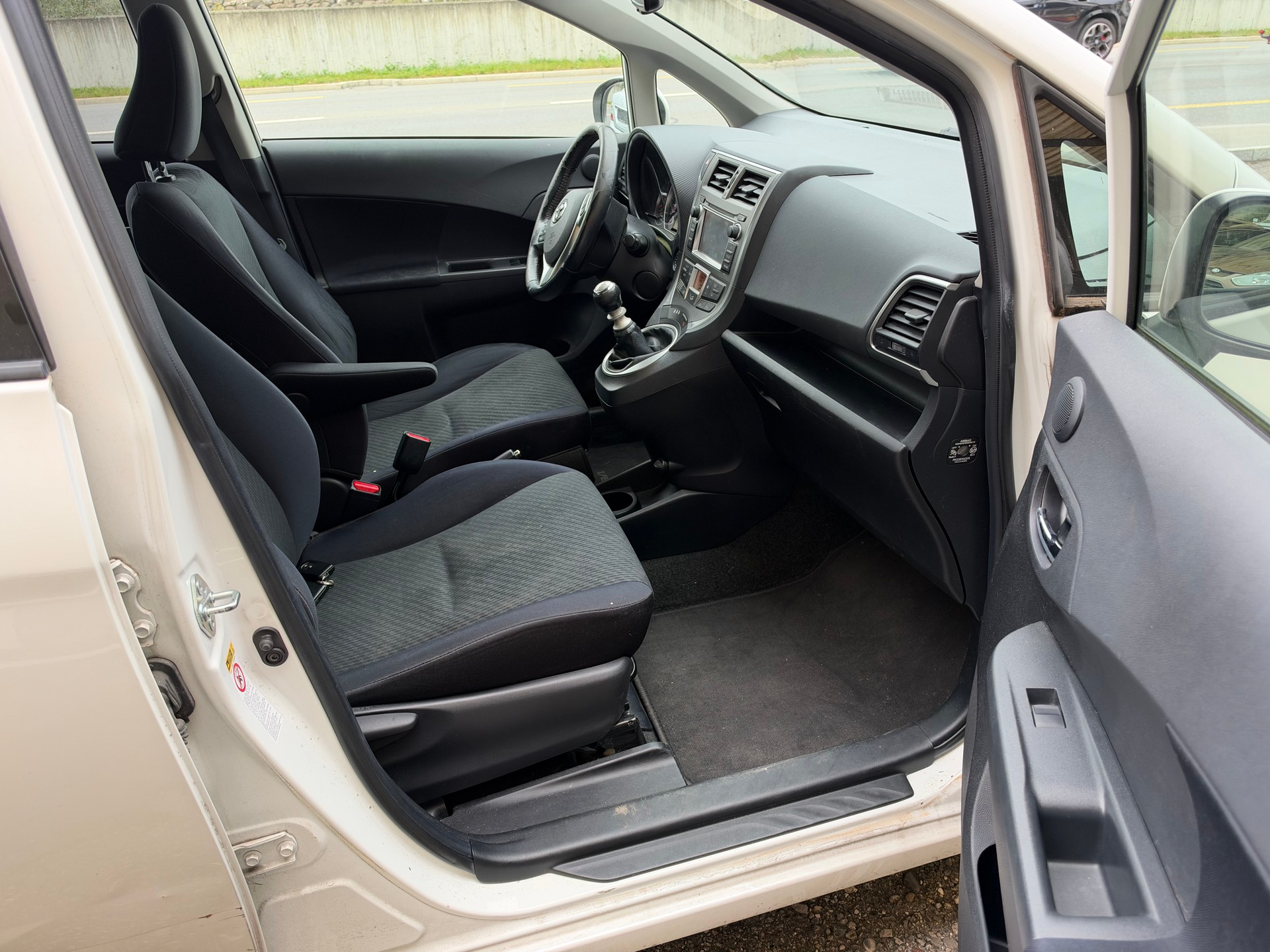 TOYOTA Verso-S 1.33 Linea Luna-image-9