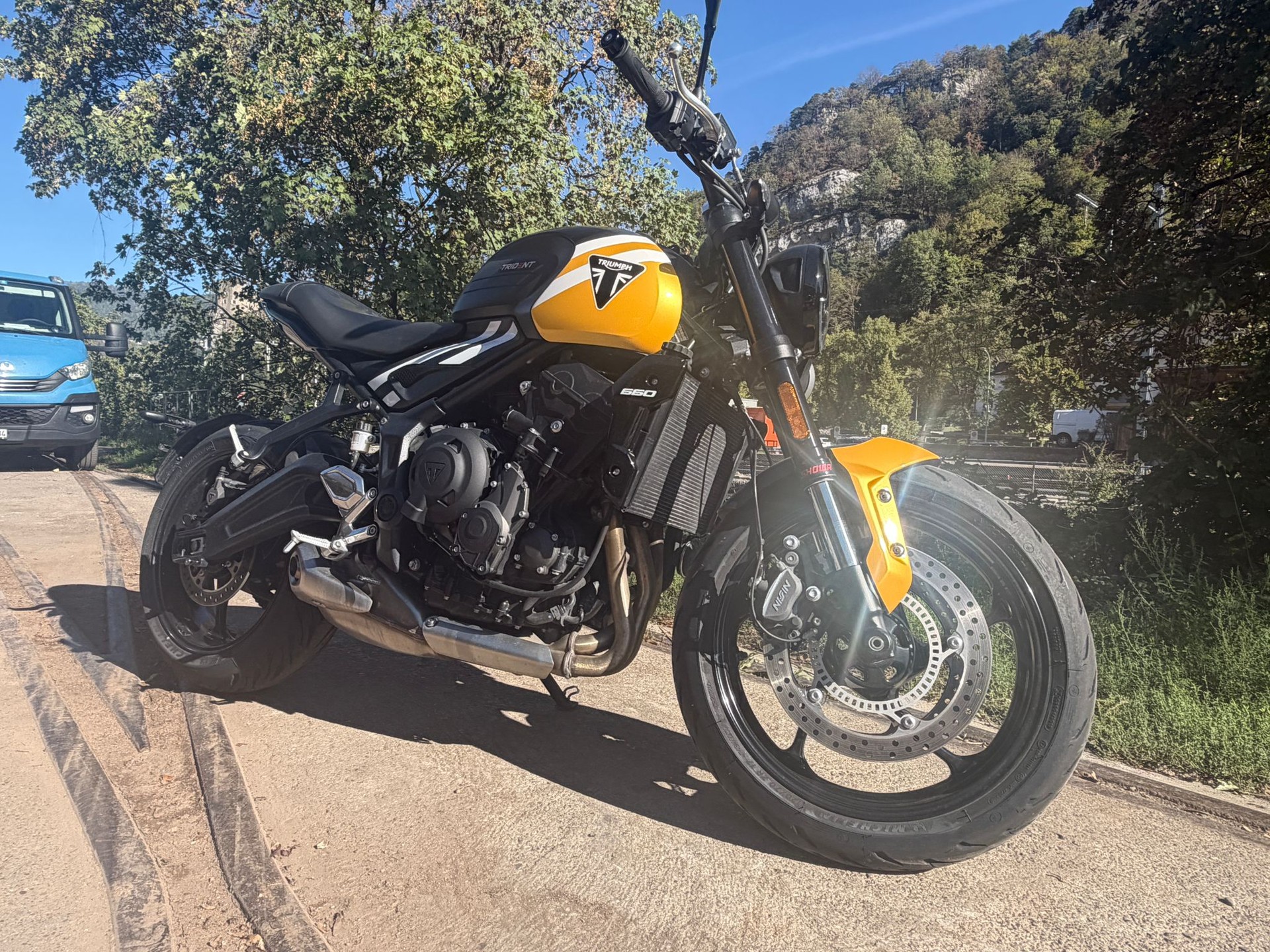 TRIUMPH Trident-image-1