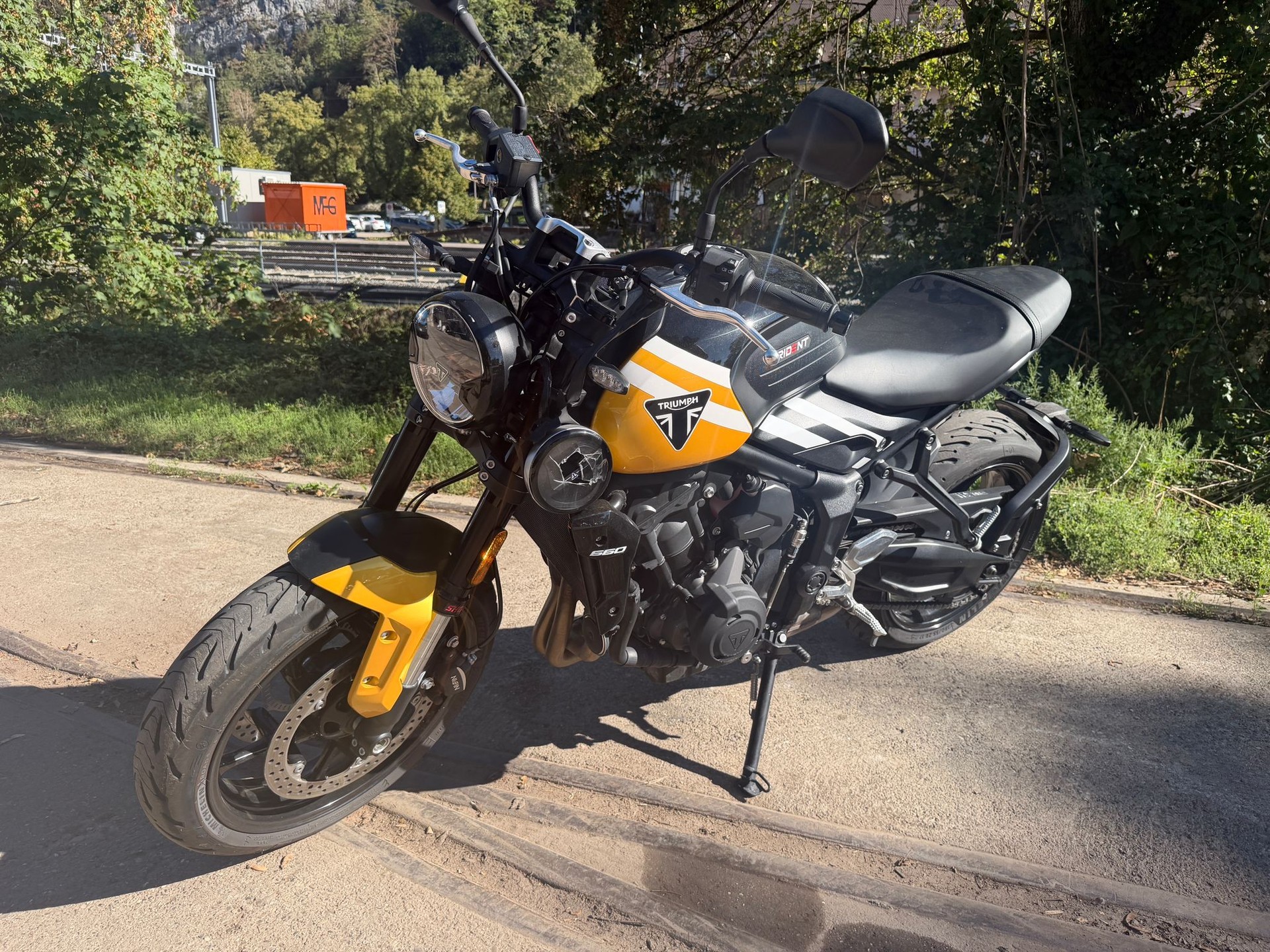 TRIUMPH Trident-image-13