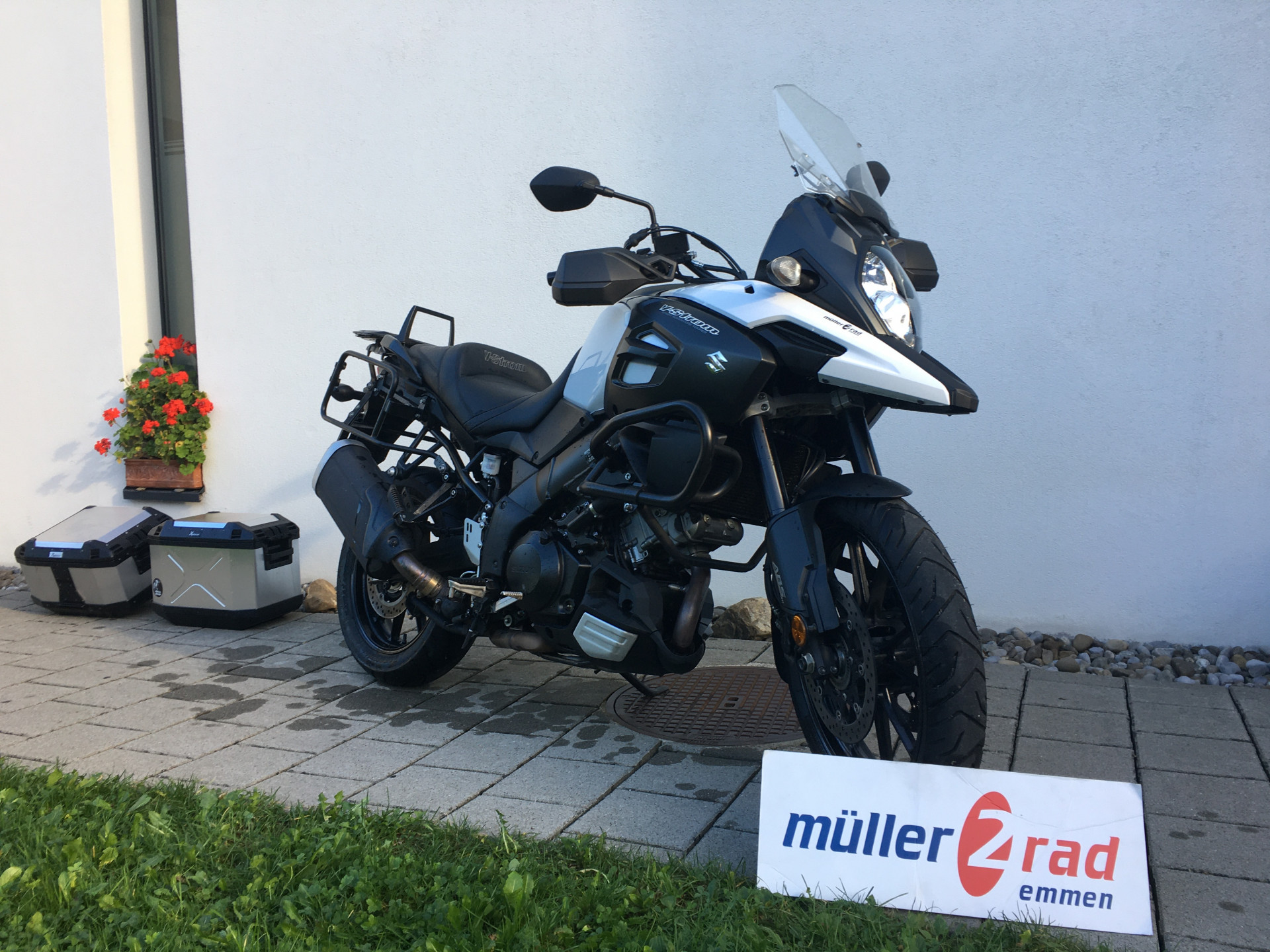 SUZUKI DL 1000 A V-Strom L9-image-3