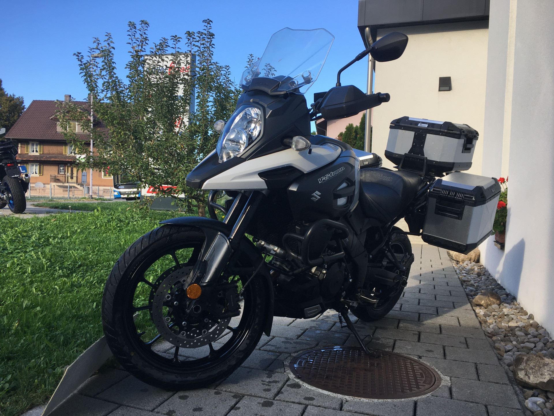 SUZUKI DL 1000 A V-Strom L9-image-2