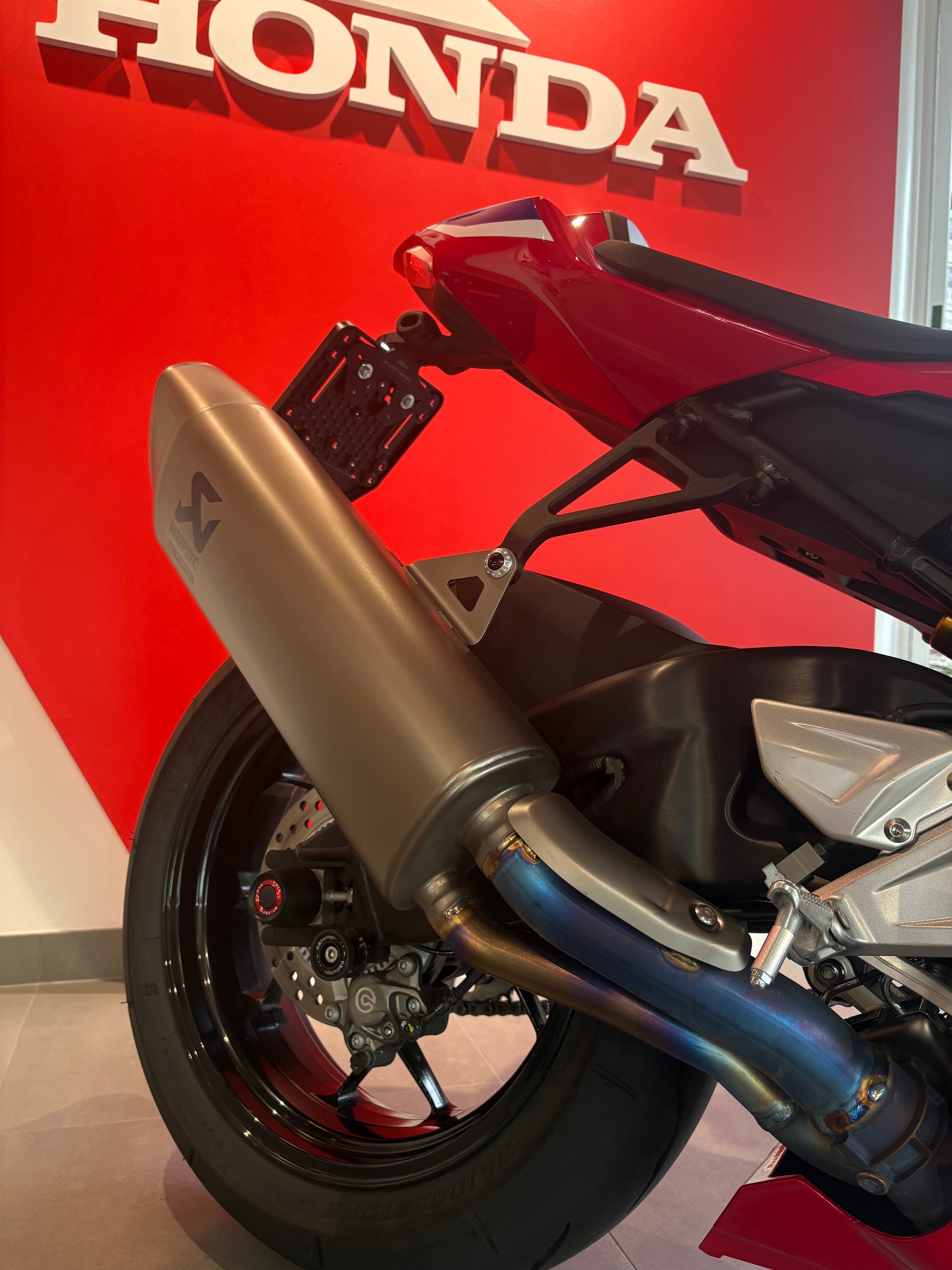 HONDA CBR 1000 RR-R Fireblade SP-image-10