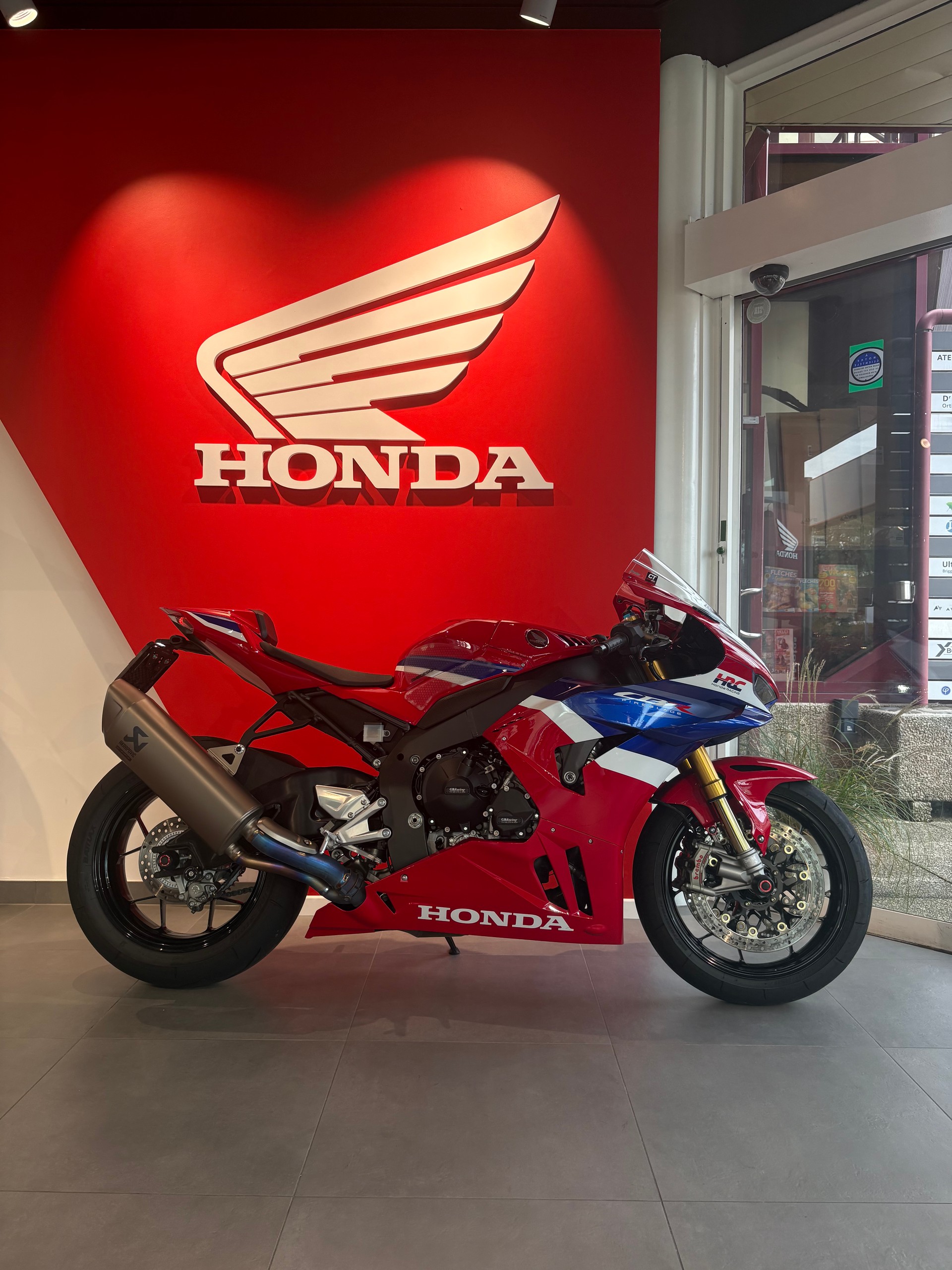 HONDA CBR 1000 RR-R Fireblade SP-image-1