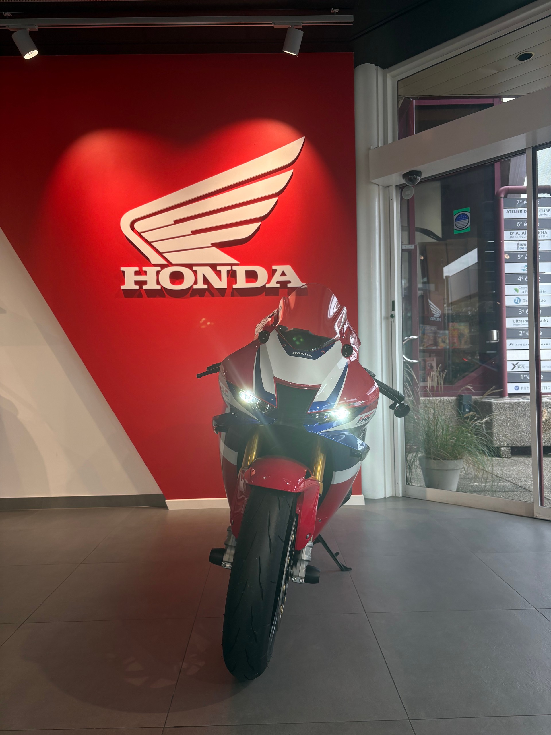 HONDA CBR 1000 RR-R Fireblade SP-image-7