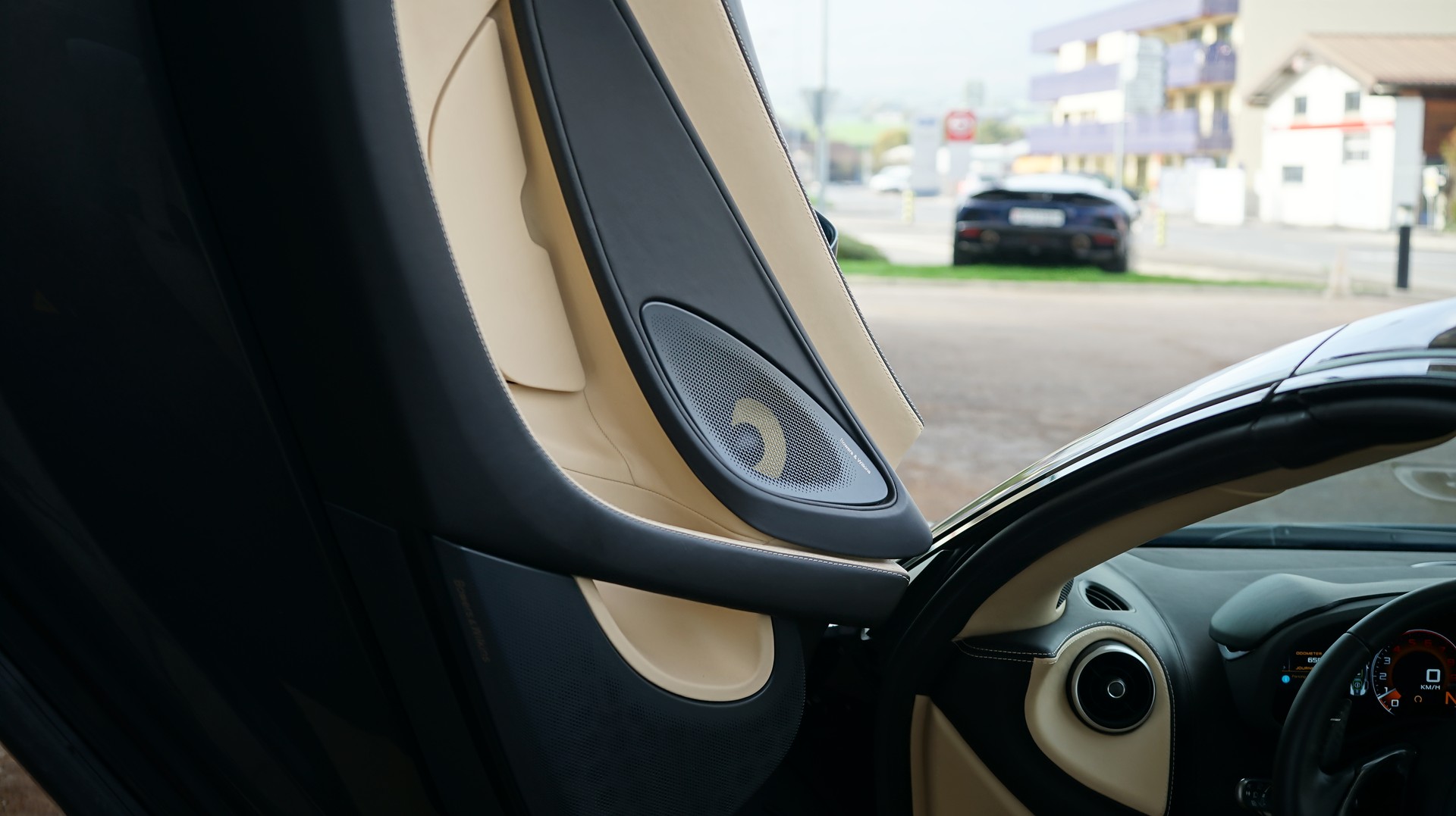 McLAREN 570S Spider 3.8 V8 SSG-image-9