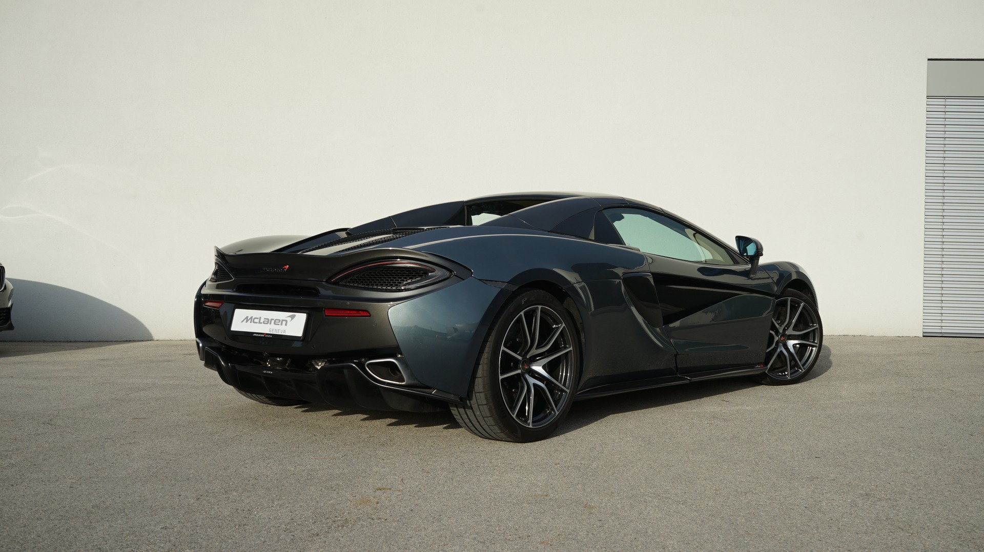 McLAREN 570S Spider 3.8 V8 SSG-image-3