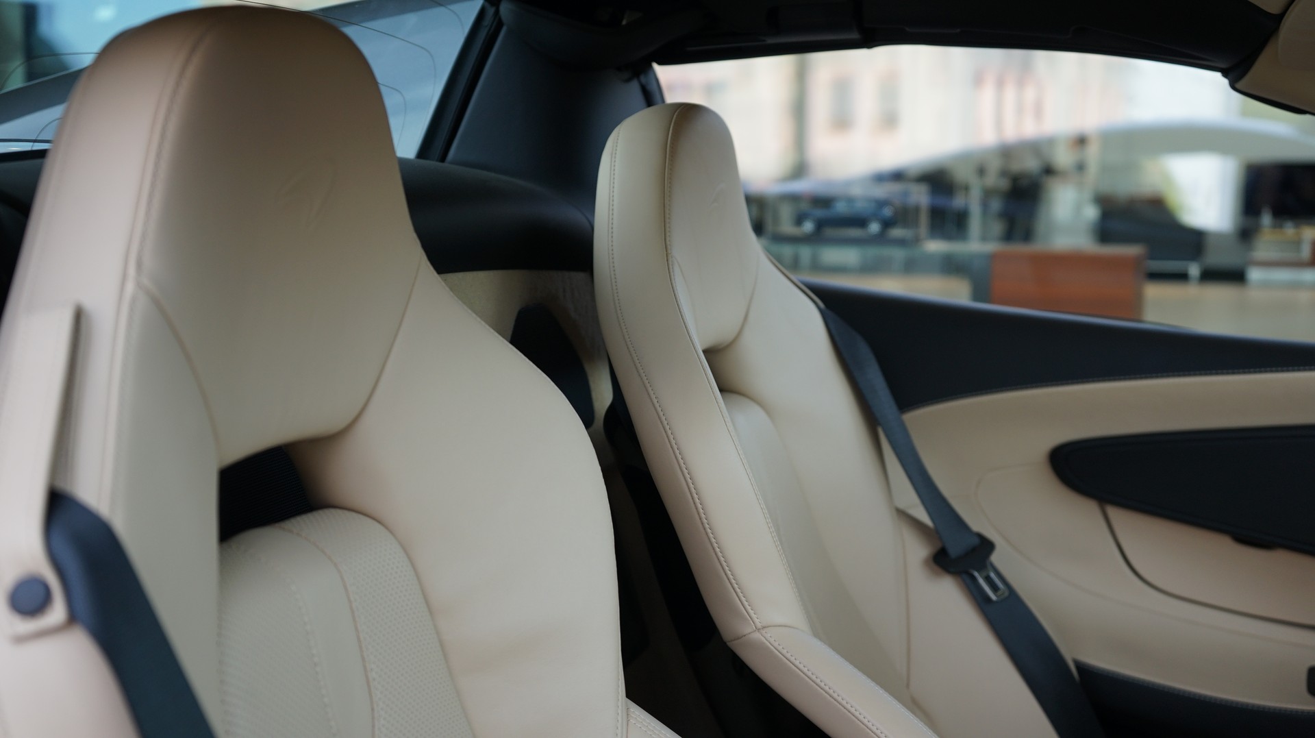 McLAREN 570S Spider 3.8 V8 SSG-image-11