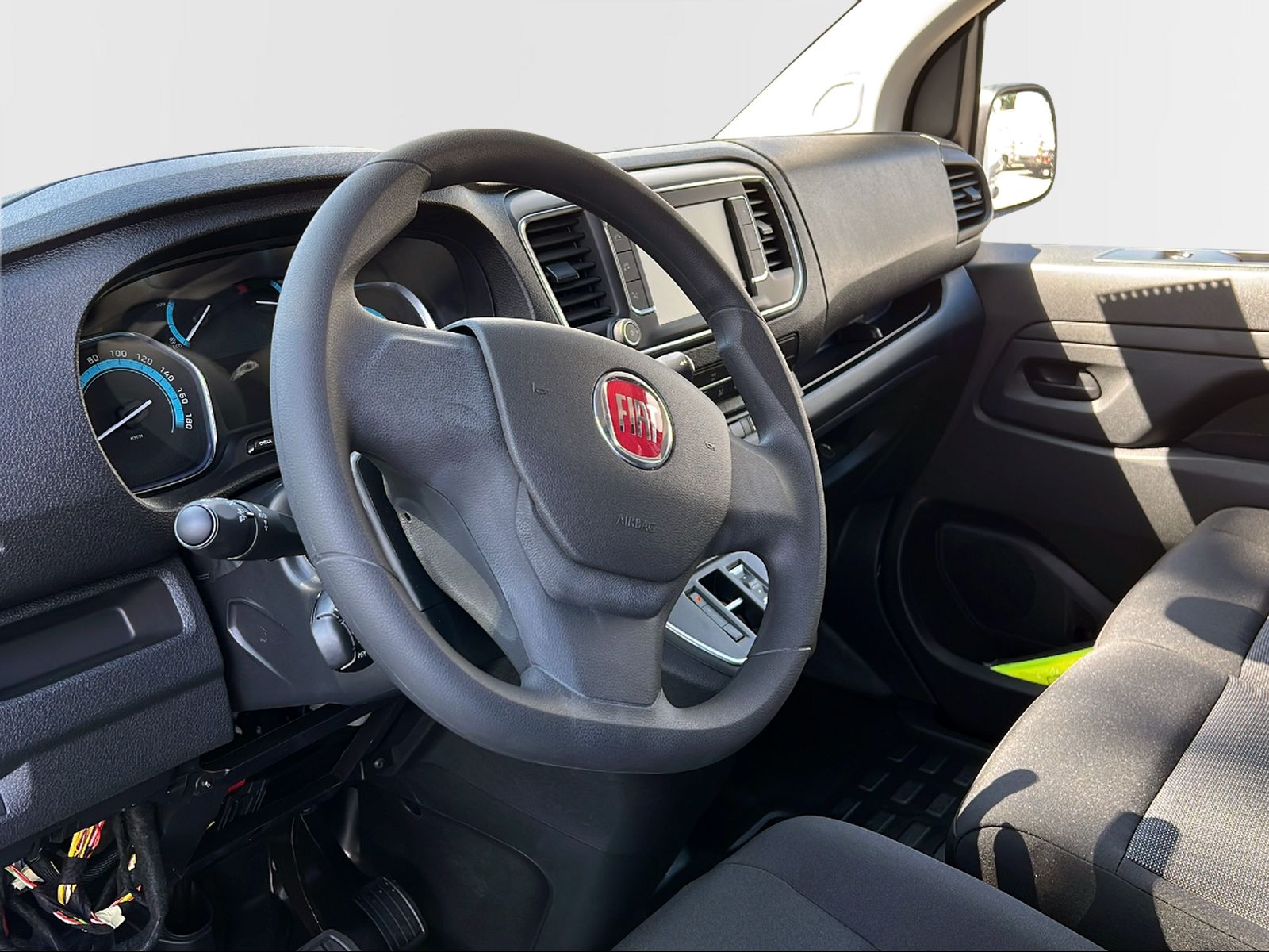 FIAT E-Scudo 50kWh L2 Lounge Swiss-image-11