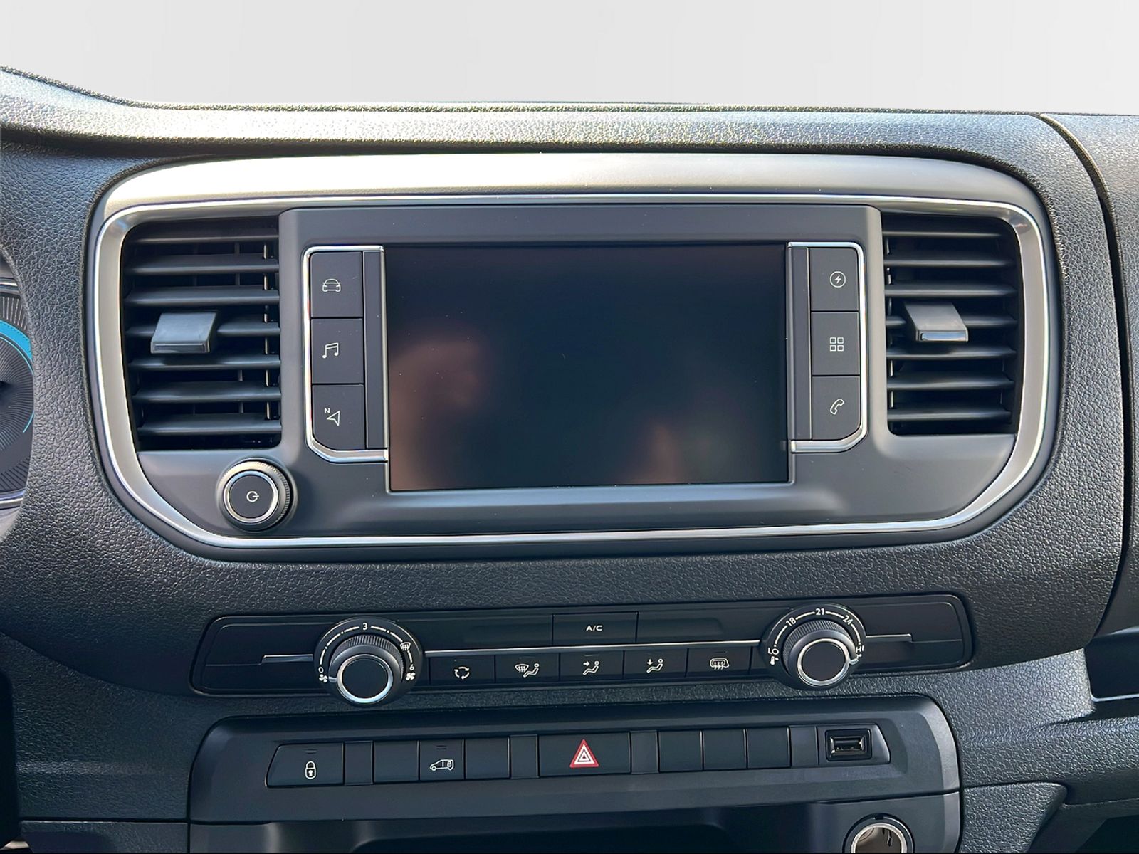 FIAT E-Scudo 50kWh L2 Lounge Swiss-image-13