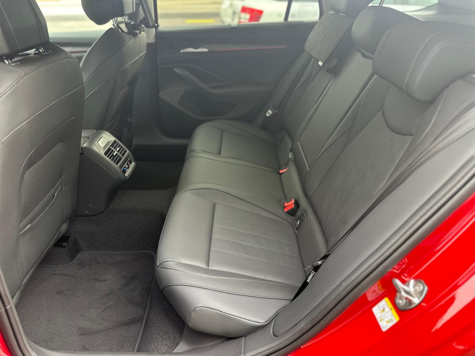 SKODA Superb Combi 2.0 TDi Selection 4x4 DSG-image-15