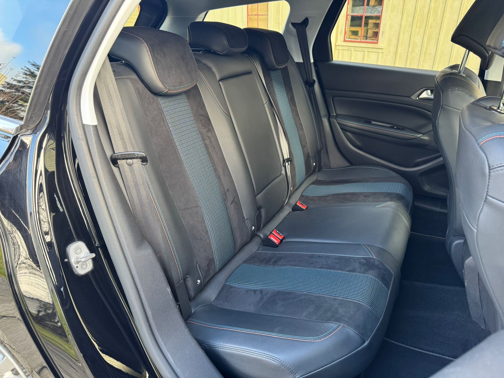PEUGEOT 308 SW 1.5 BlueHDI Tech Edition EAT8-image-11