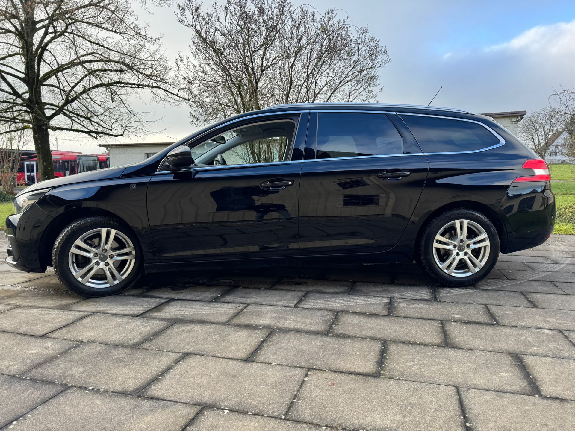 PEUGEOT 308 SW 1.5 BlueHDI Tech Edition EAT8-image-4