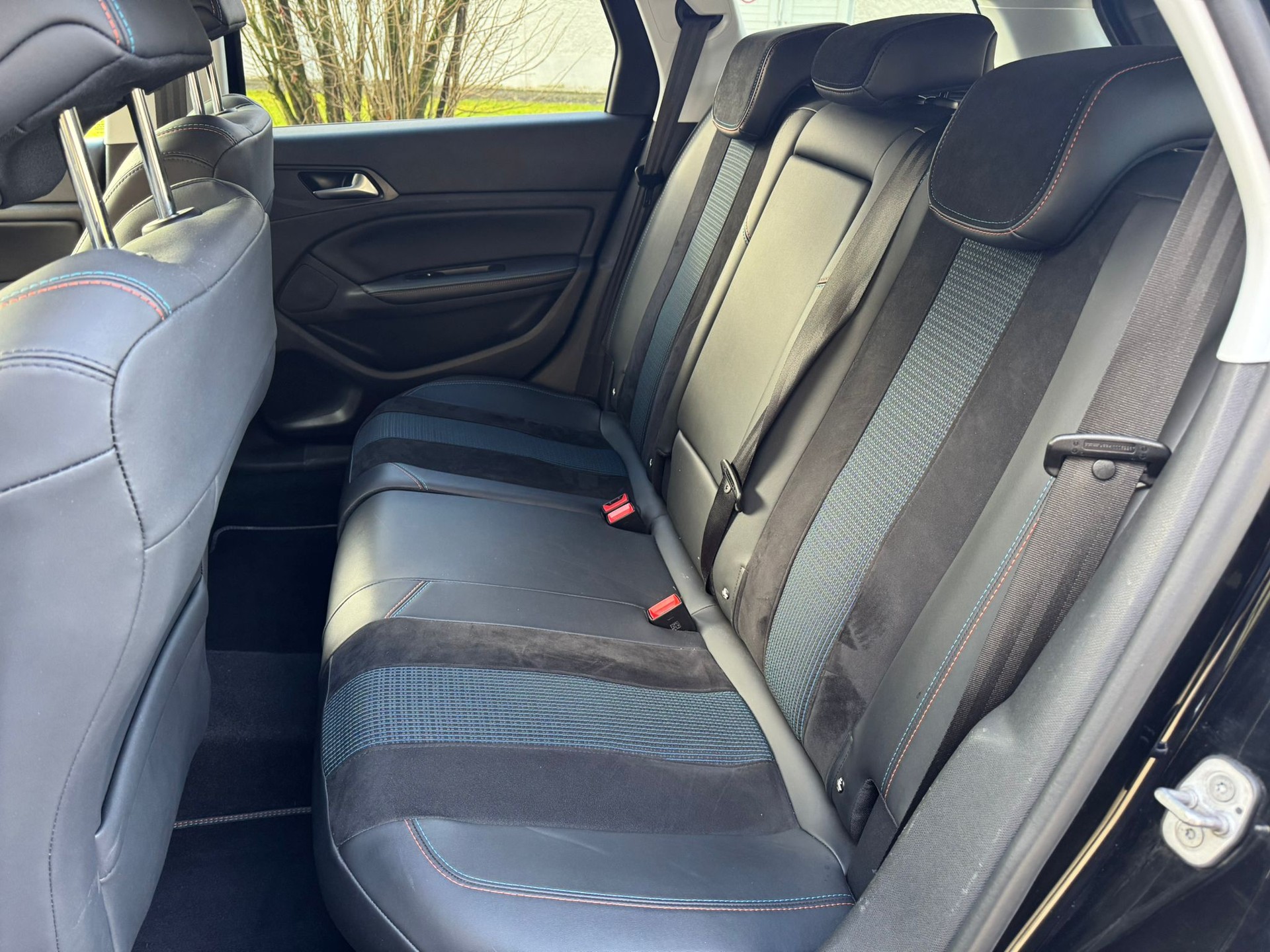 PEUGEOT 308 SW 1.5 BlueHDI Tech Edition EAT8-image-10