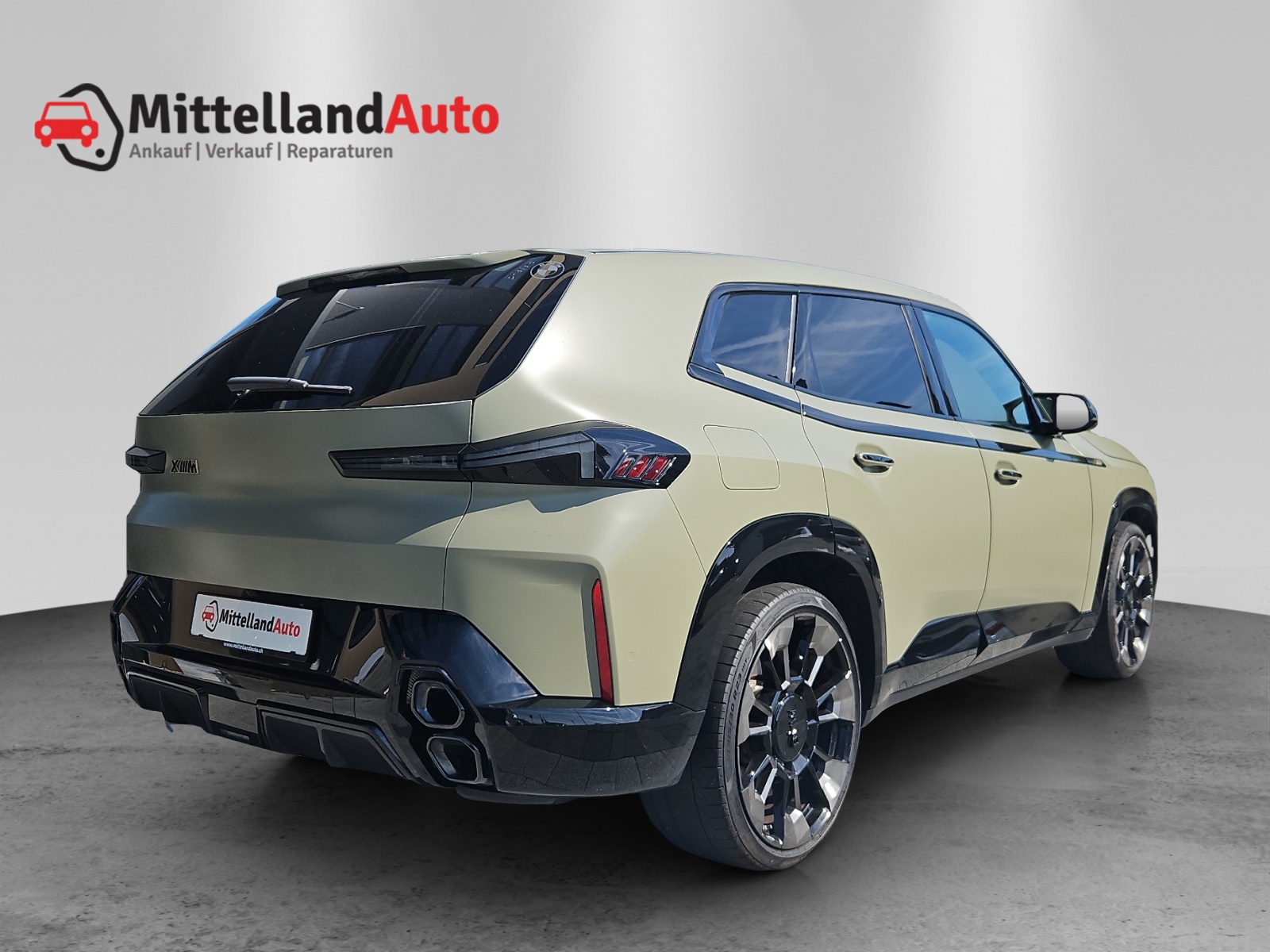 BMW XM xDrive PHEV Steptronic-image-10