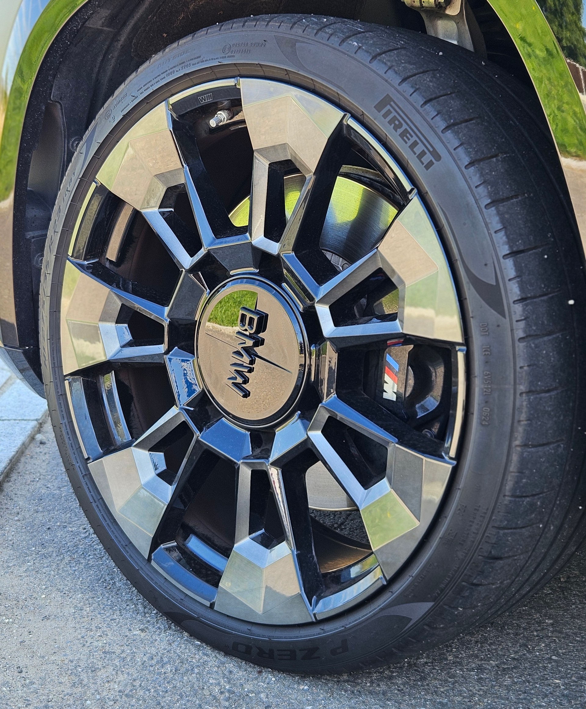 BMW XM xDrive PHEV Steptronic-image-5