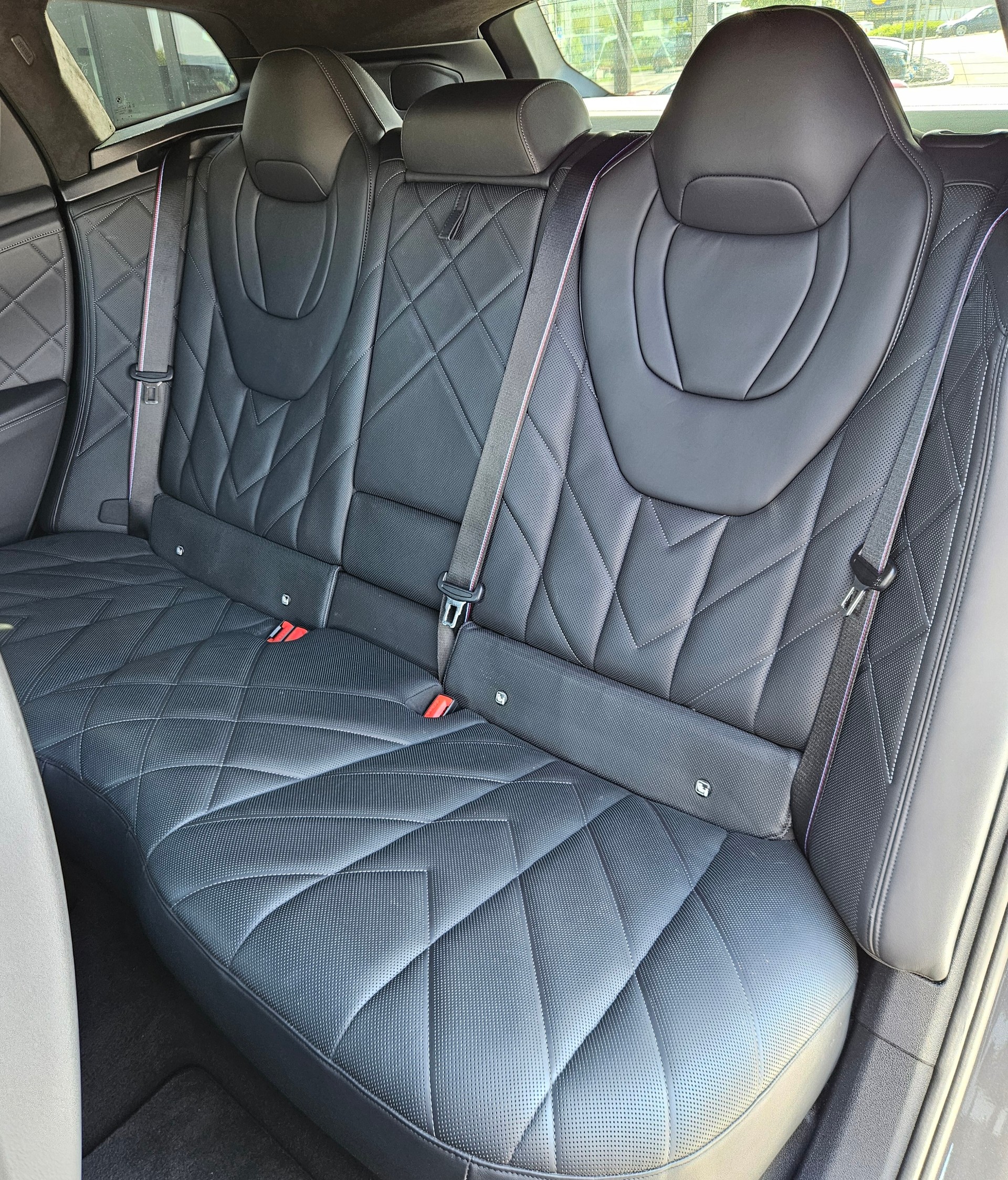 BMW XM xDrive PHEV Steptronic-image-8